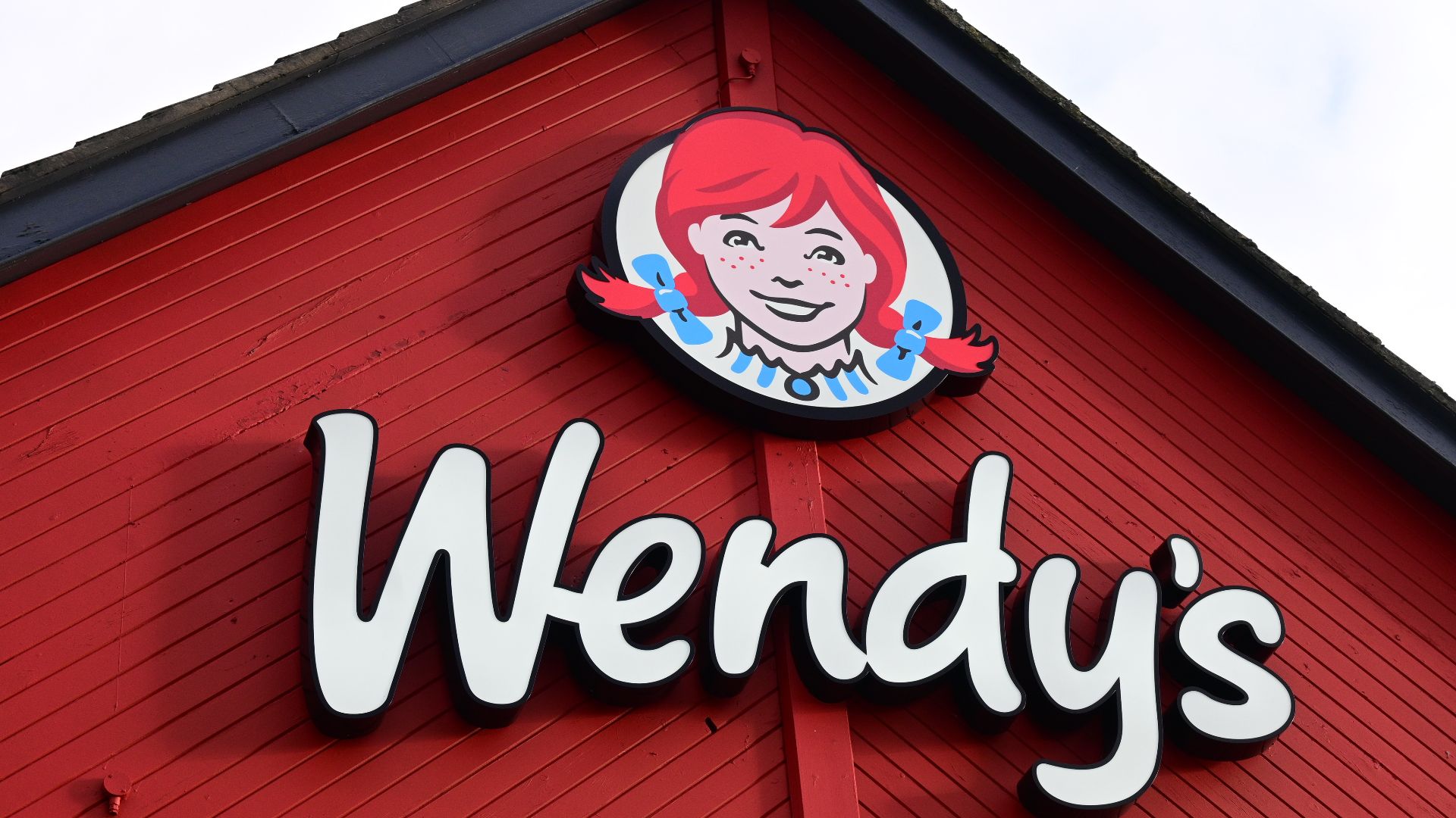 File:Wendy's on Kingswood, Kingston upon Hull Jan24 Main Sign.jpg