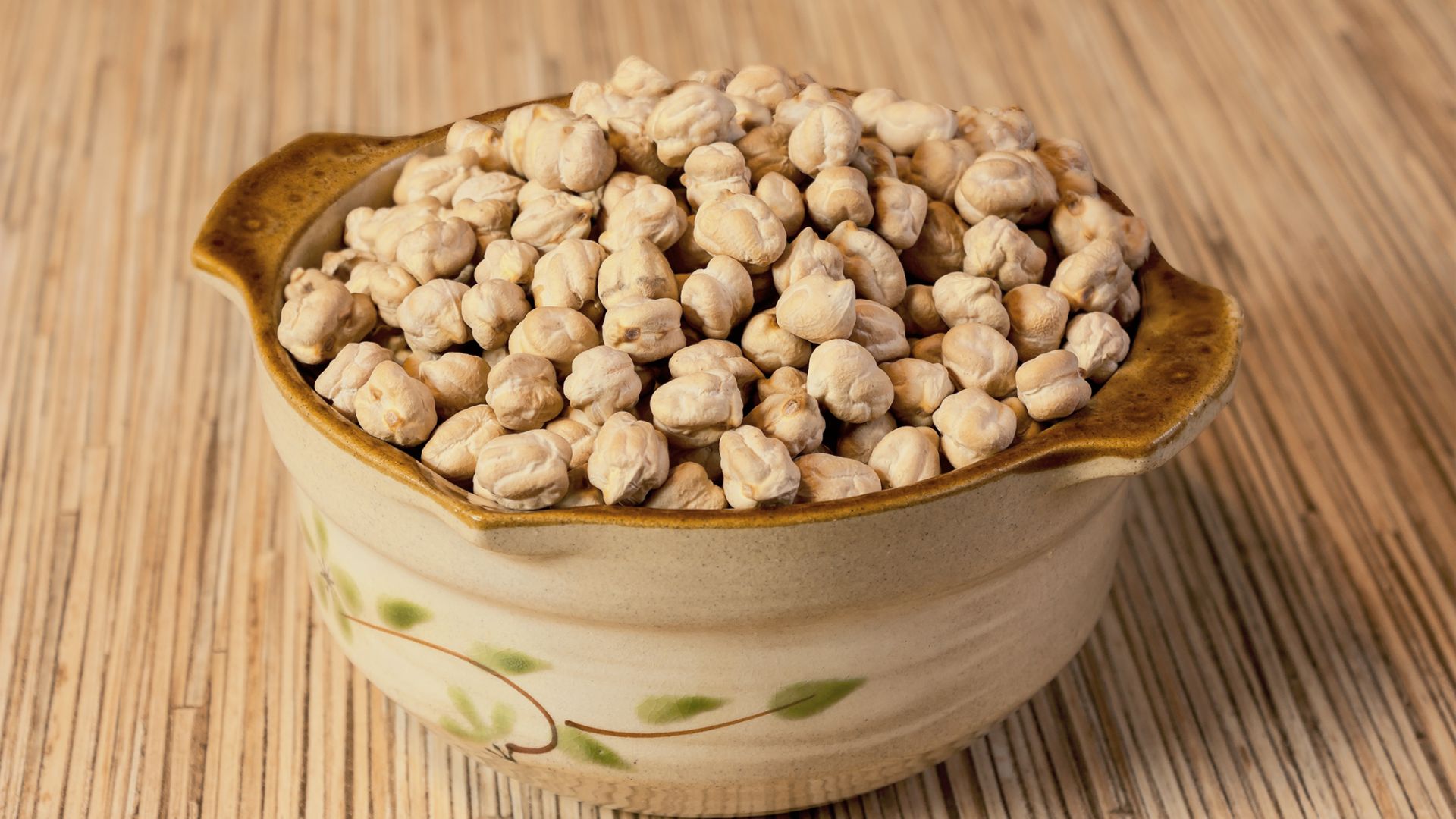 File:Ordinary chickpeas in a ceramic bowl.jpg
