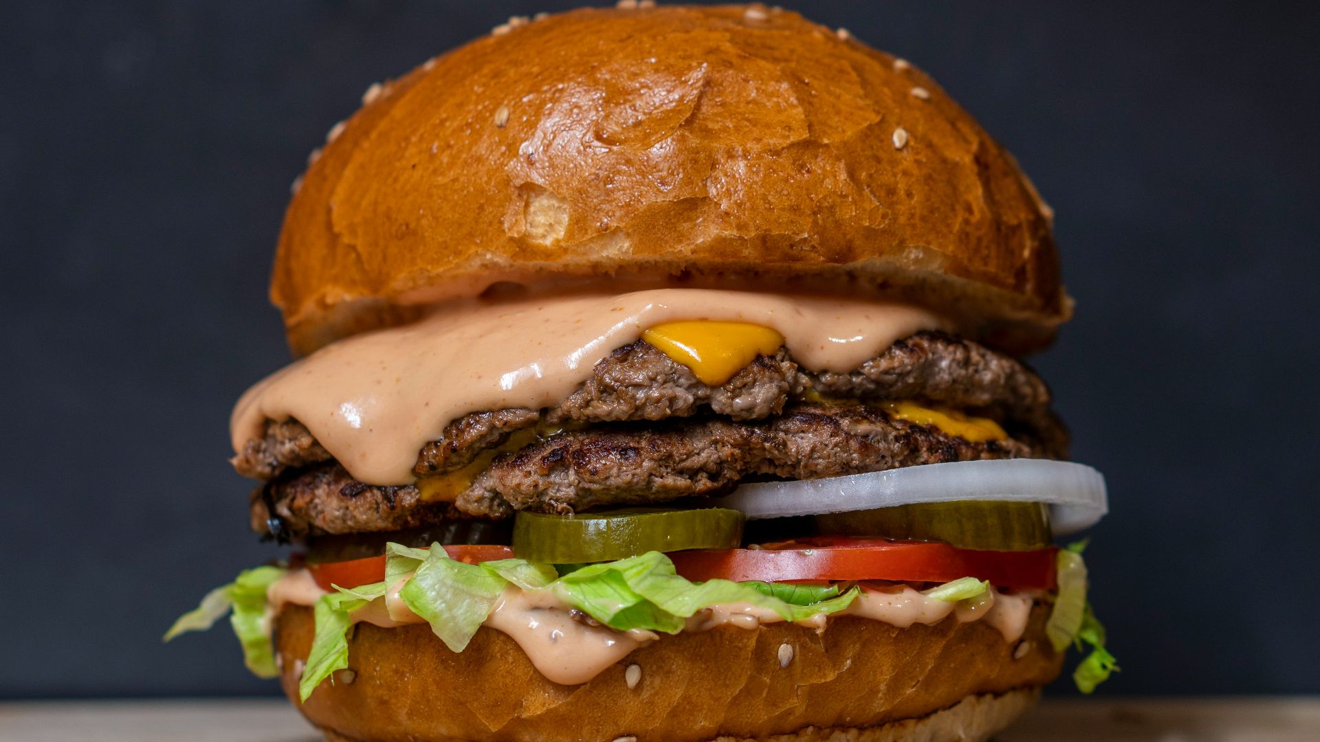 burger with lettuce and tomatoes