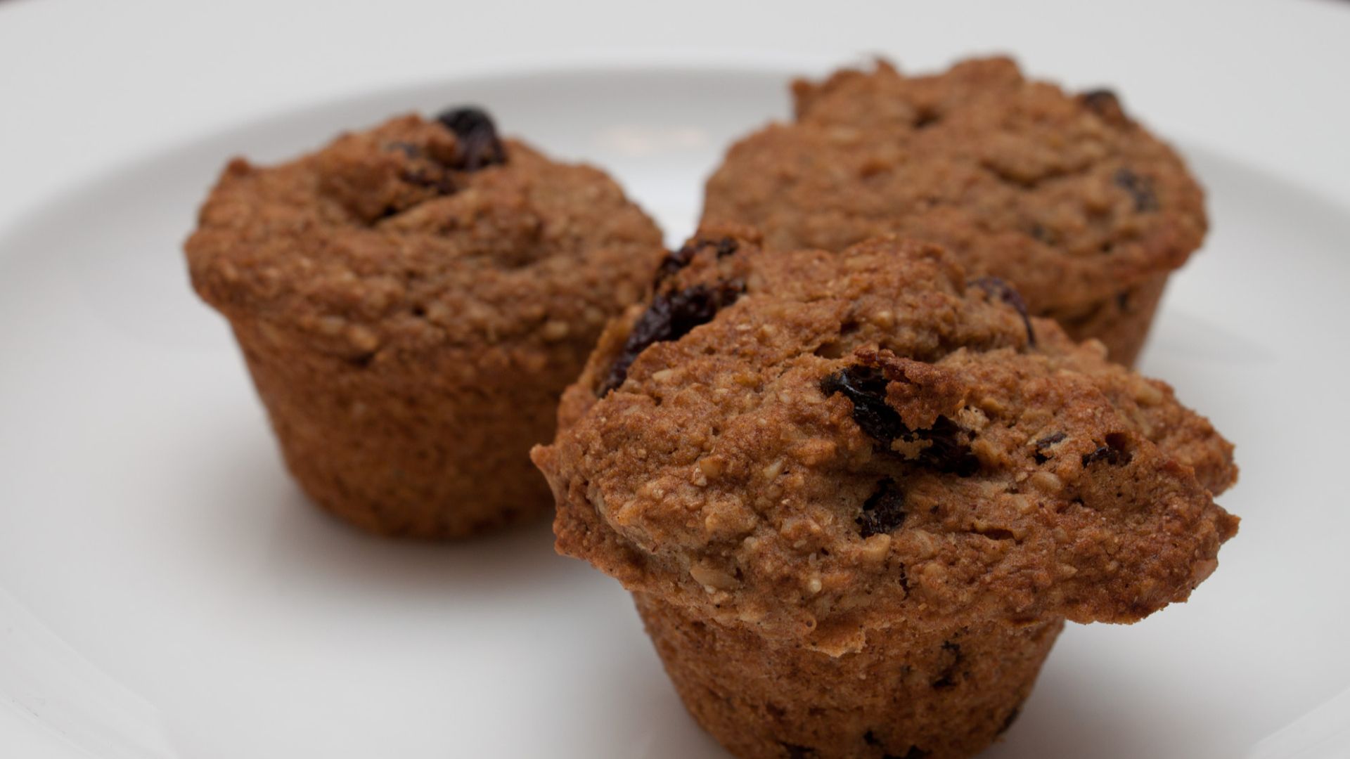 File:Applesauce Oat Bran Muffins (140491213).jpeg
