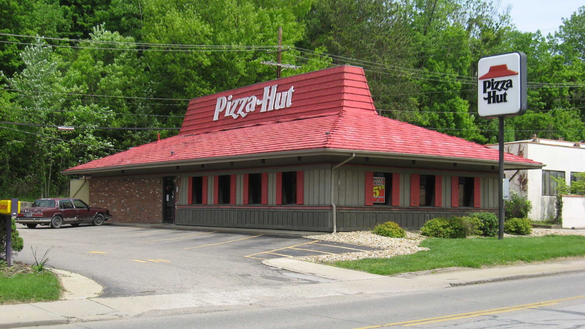 File:Pizza Hut Athens OH USA.JPG