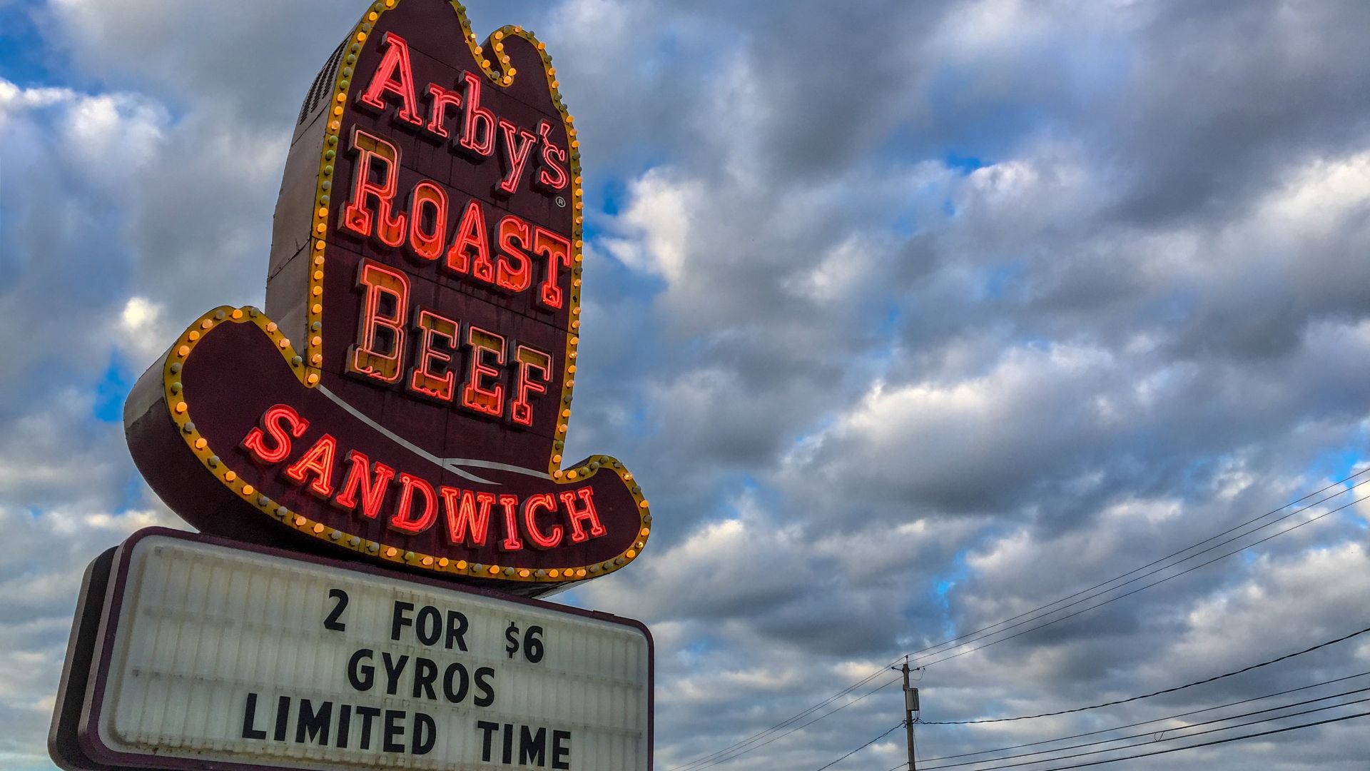 File:Arby's Big Hat sign.jpg