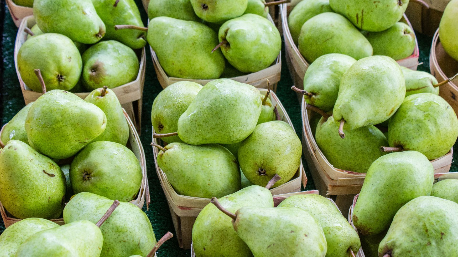 green pear fruits