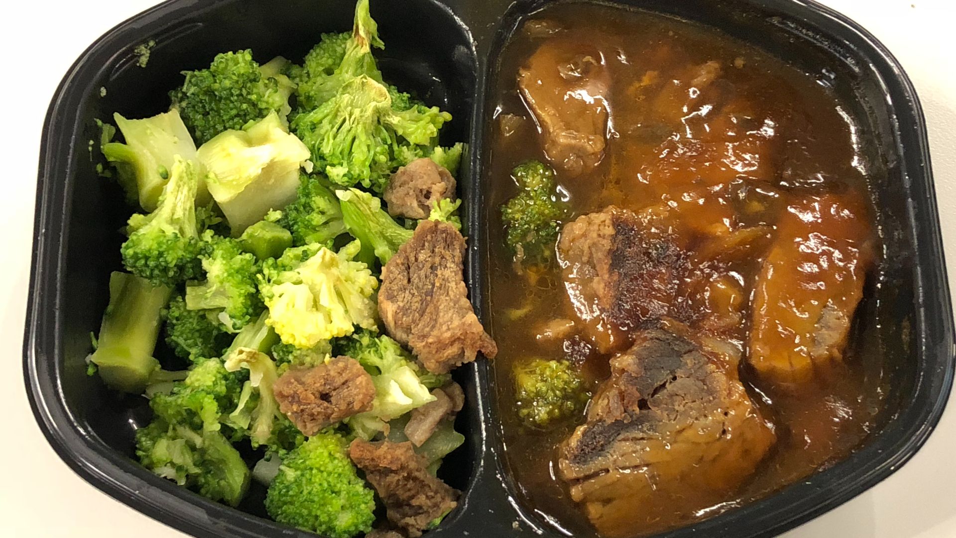 File:2020-08-31 03 02 39 A serving of Lean Cuisine Comfort Steak Portabella (tender beef steak & portabella mushrooms in a savory beef sauce with broccoli) in the Dulles section of Sterling, Loudoun County, Virginia.jpg