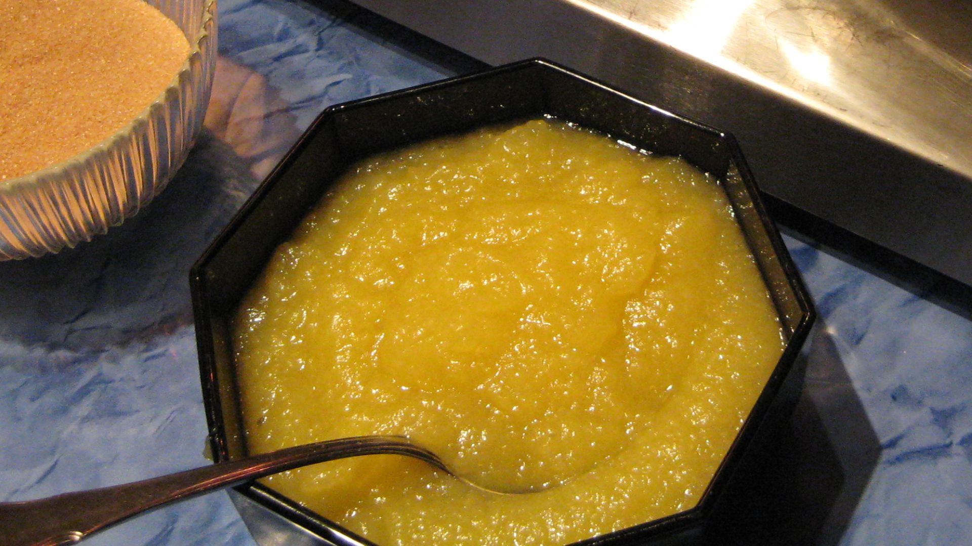 File:Milchreis und Apfelbrei (Apfelmus, Apfelkompott).jpg