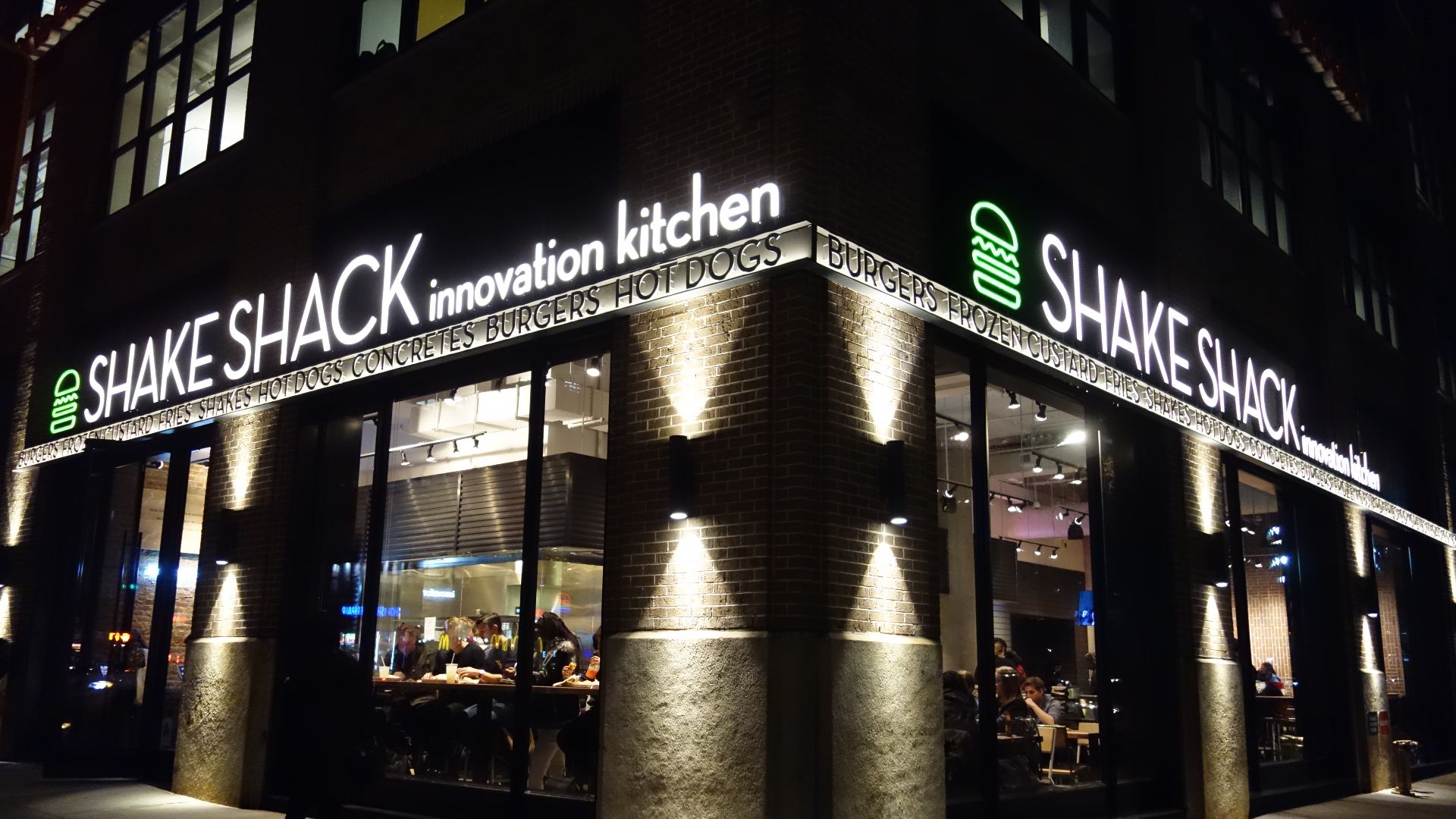 File:Carmine Clarkson Varick 7 Av S td (2018-12-07) 07 - Shake Shack (225 Varick Street).jpg