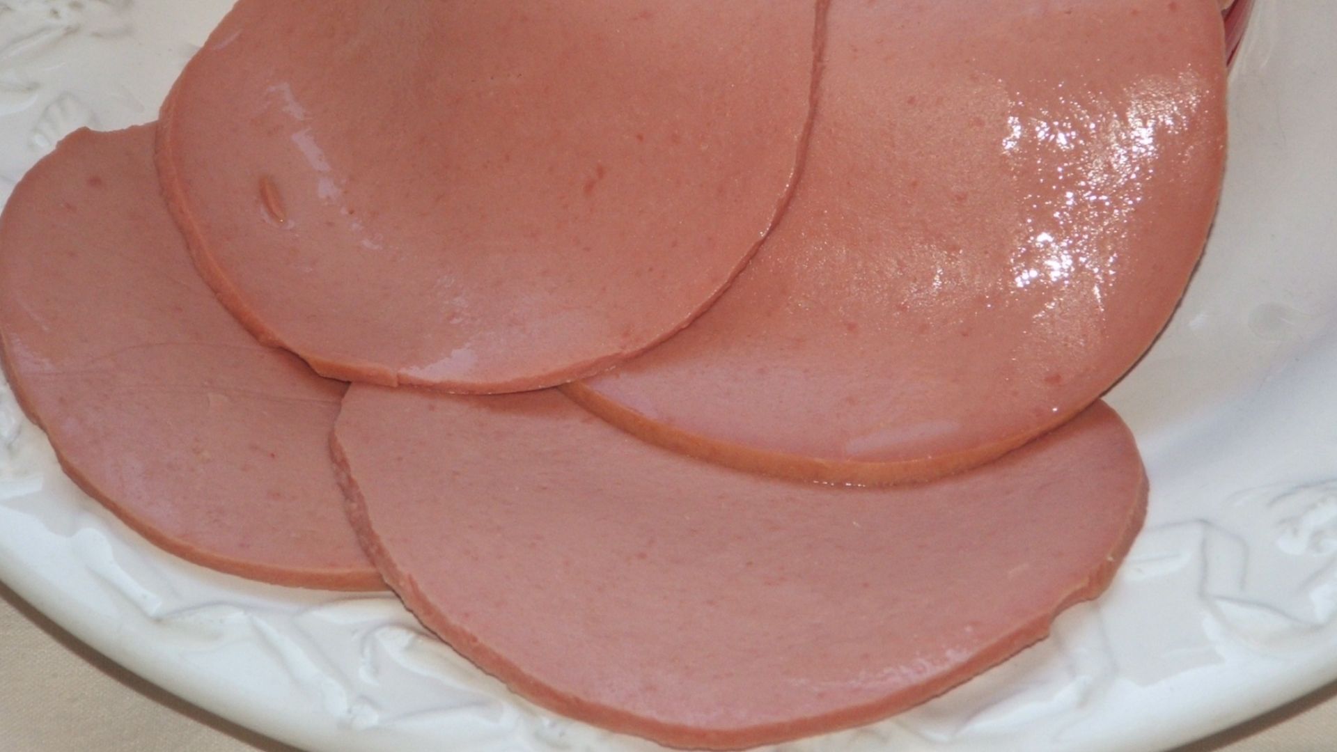 File:Bologna lunch meat style sausage.JPG