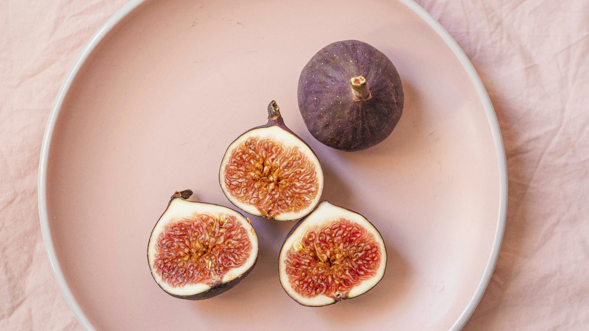 sliced apple on white ceramic bowl