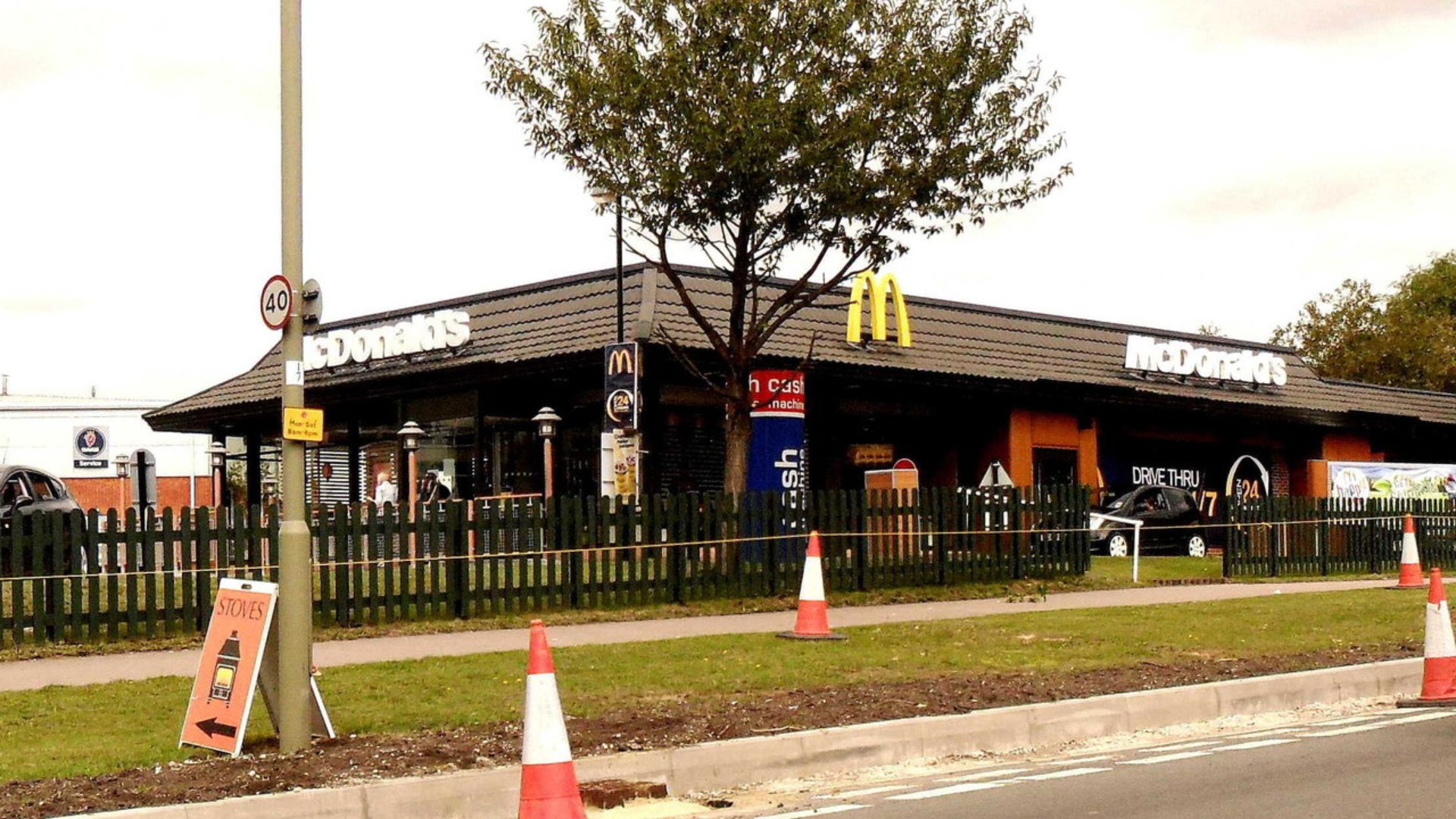File:McDonald's, north Banbury - geograph.org.uk - 2614804.jpg