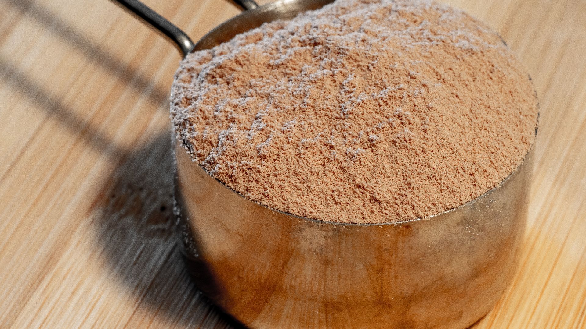 File:Whey Protein Scoop (49935767168).jpg