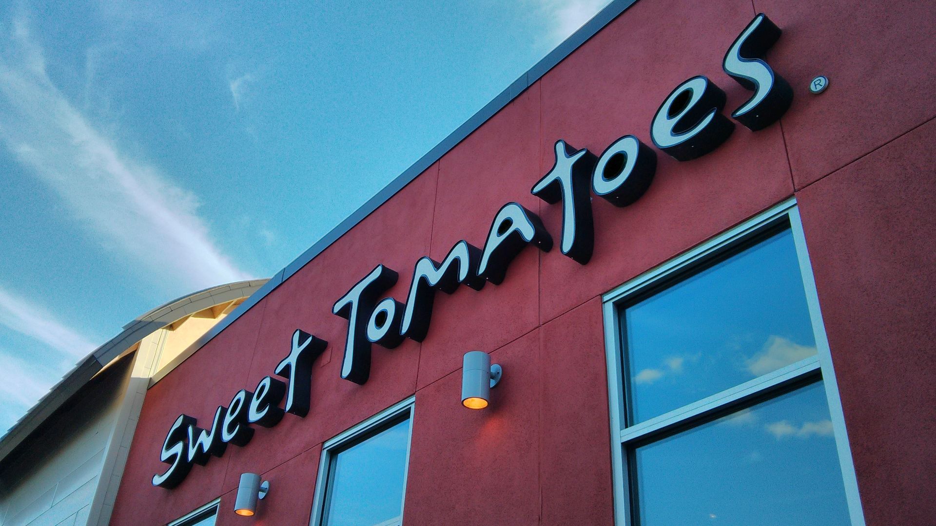File:Sweet Tomatoes restaurant.jpeg