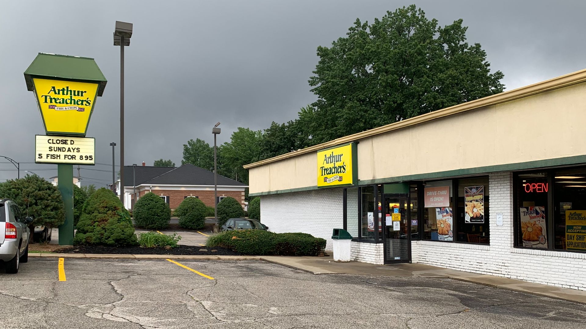 File:Arthur Treacher's, Cuyahoga Falls.jpg