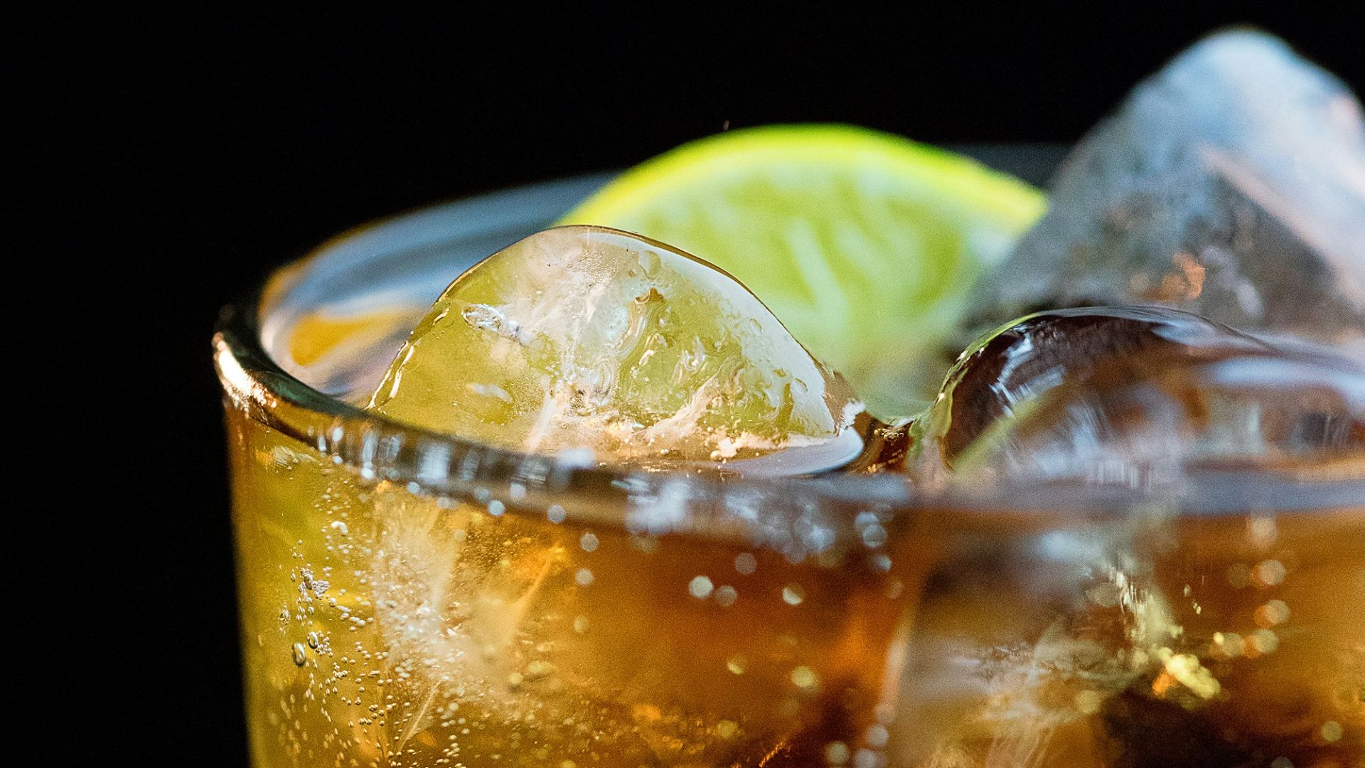 clear drinking glass with ice cubes and lemon