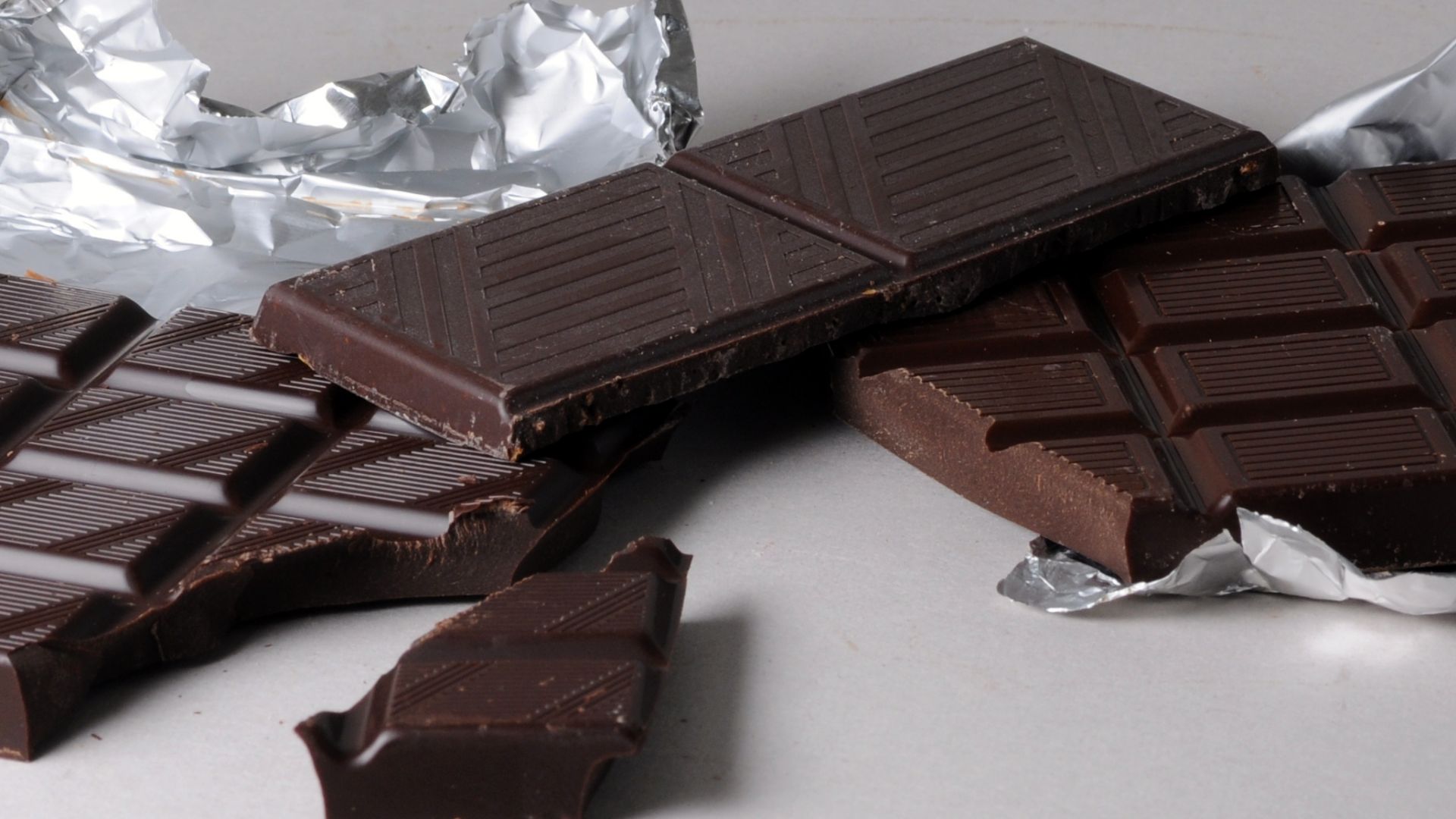 File:Dark chocolate bar.jpg