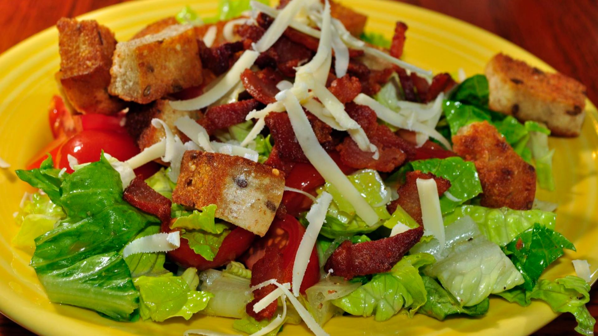 File:A salad with bacon, cheese and croutons.jpg