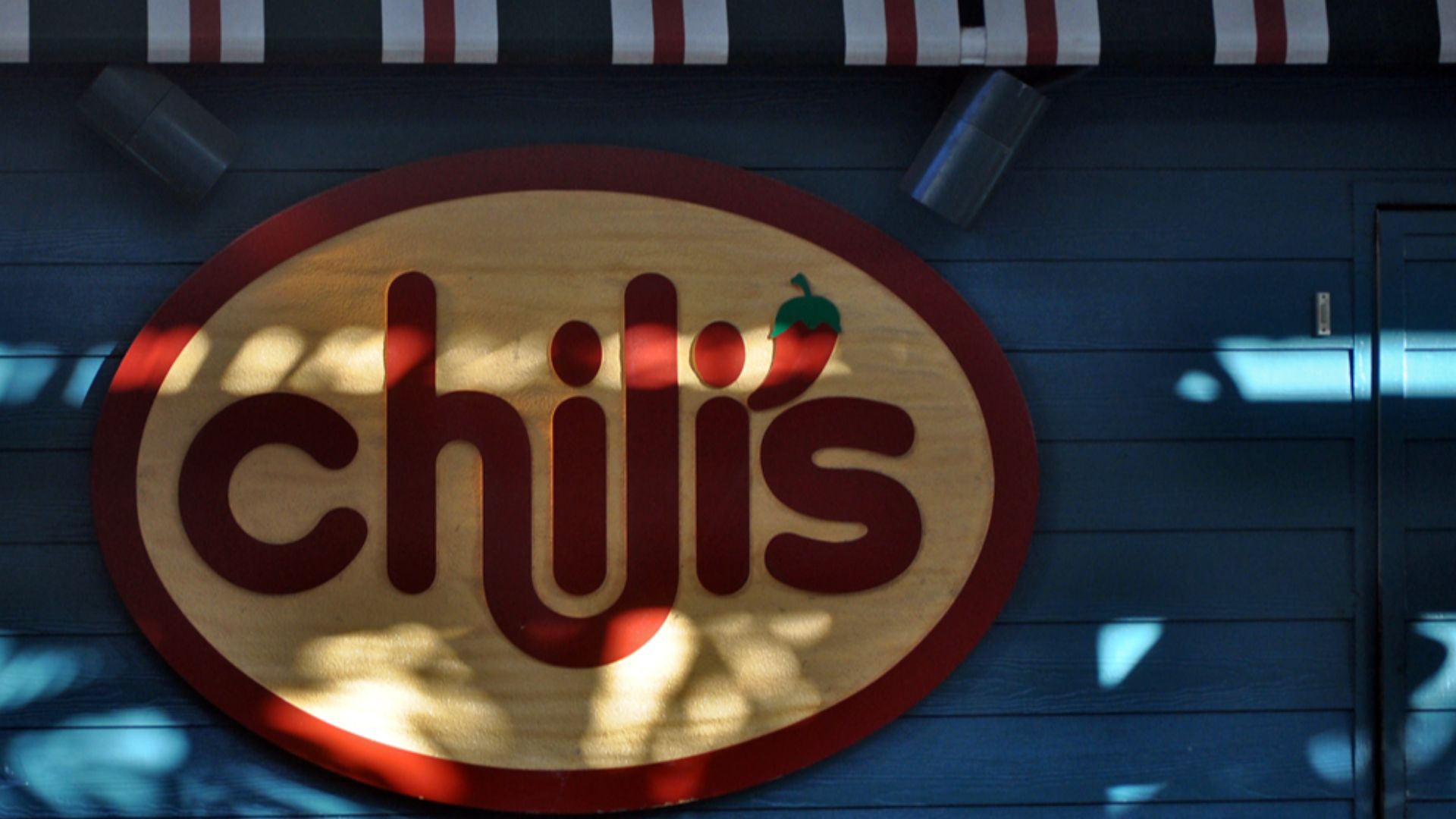 File:Chili's - Miami Bayside (4280283594).jpg