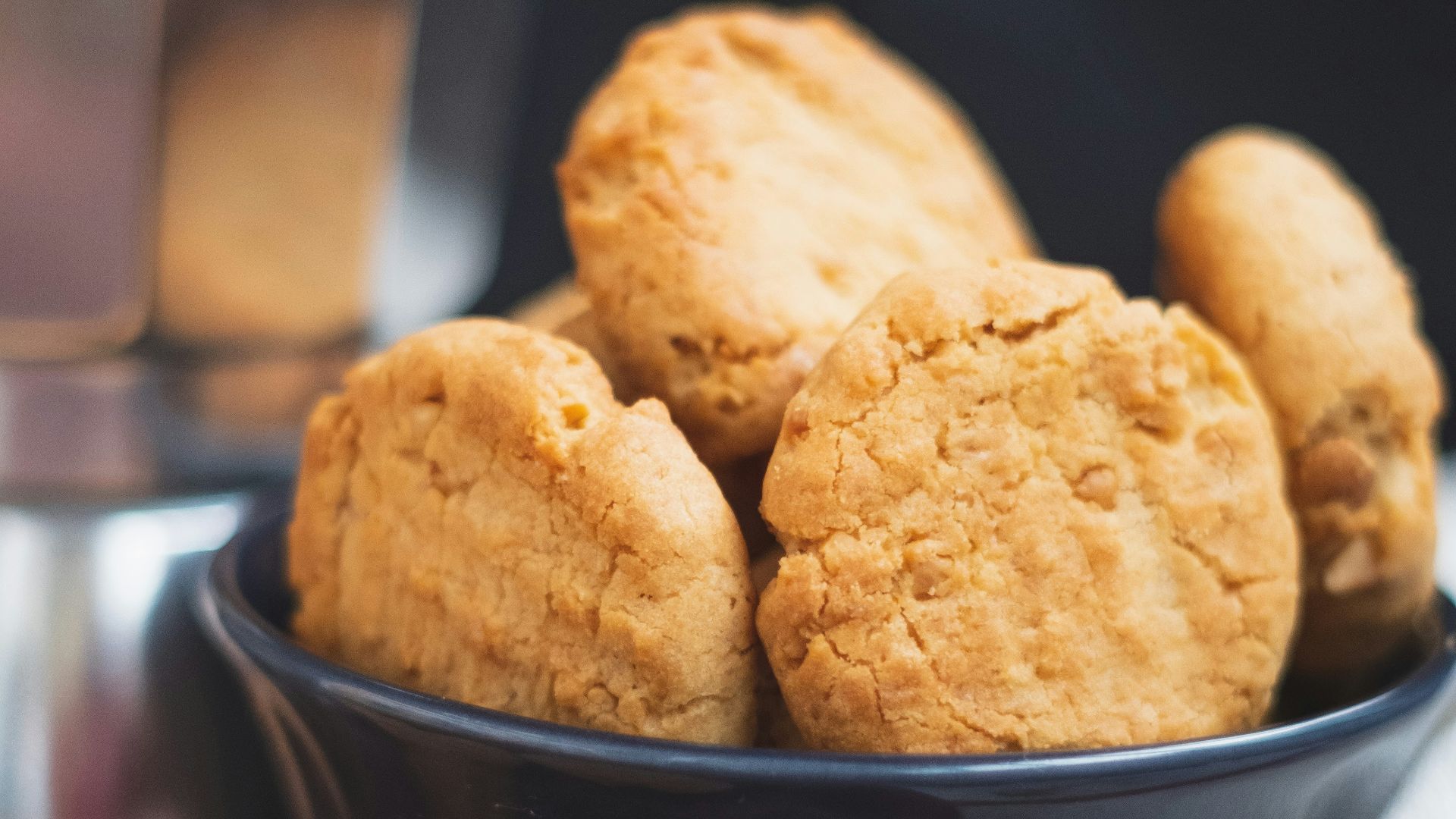 brown cookies in black ceramic bowl