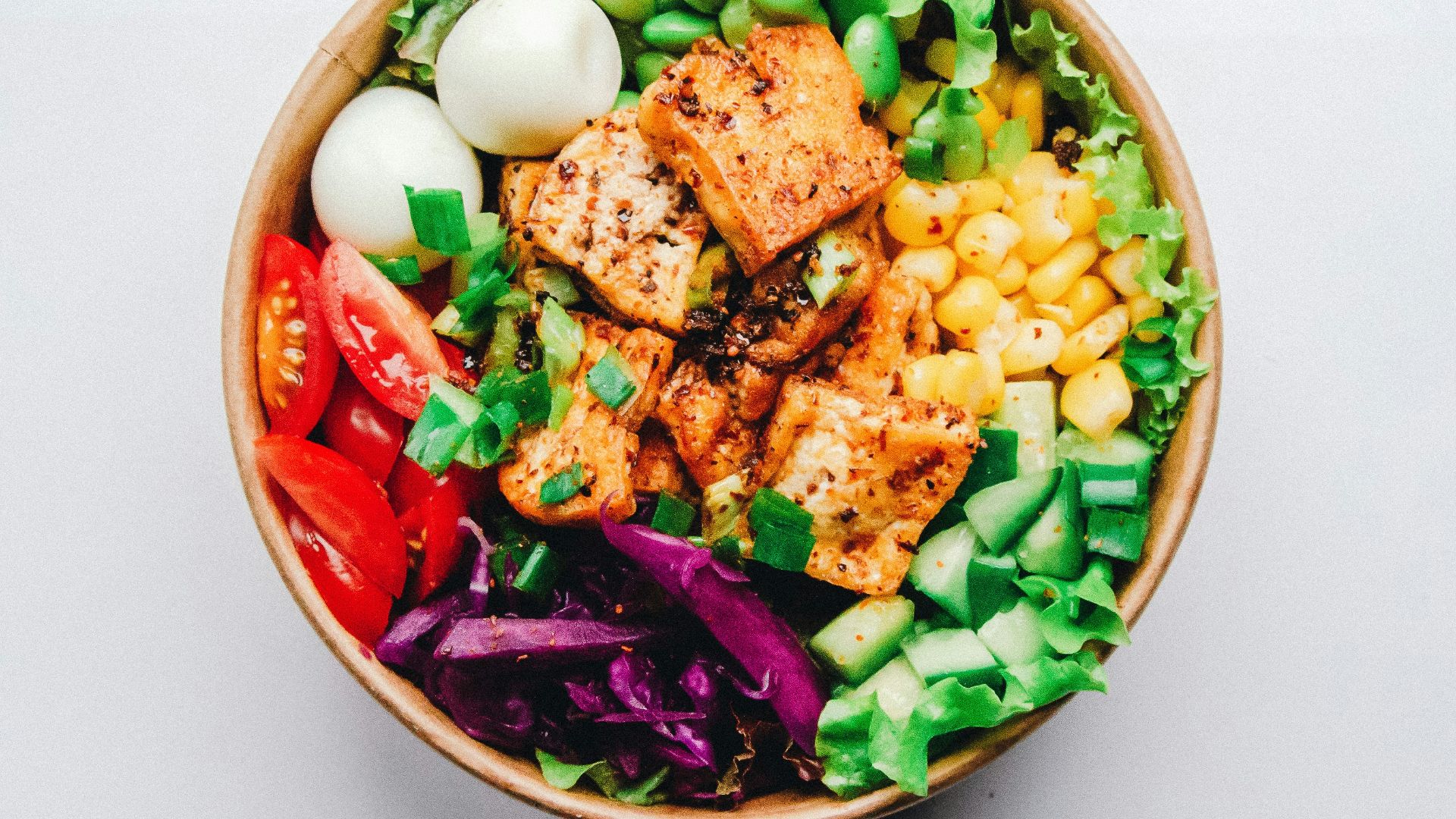 vegetable and meat on bowl