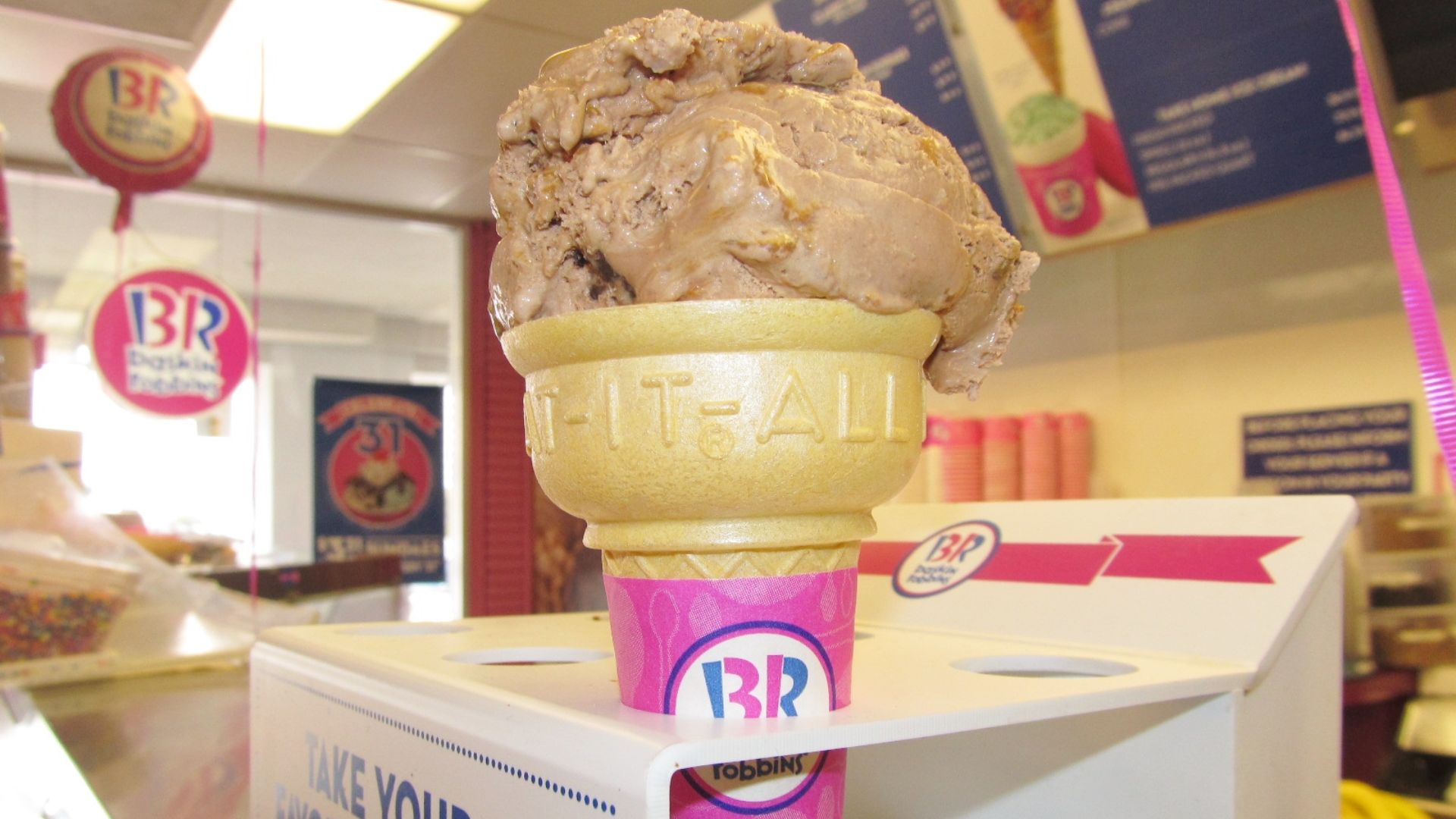 File:Baskin-Robbins German Chocolate Cake Ice Cream (27000745114).jpg