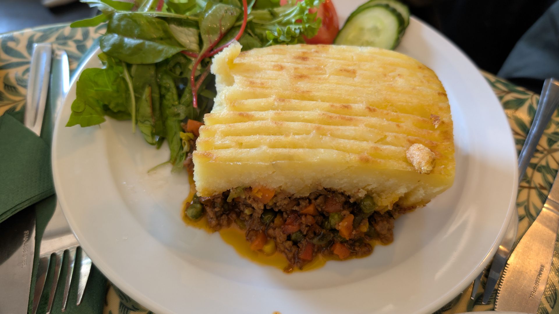 File:Shepherds pie - The Kew Greenhouse Cafe 2025-05-14.jpg