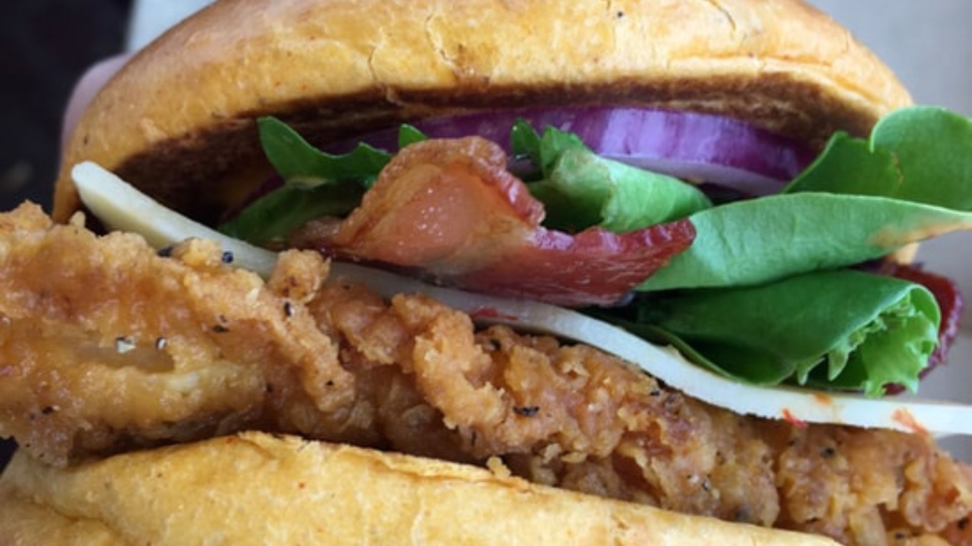 File:Wendy's Spicy Sriracha Chicken Sandwich 3 (31776260886).jpg