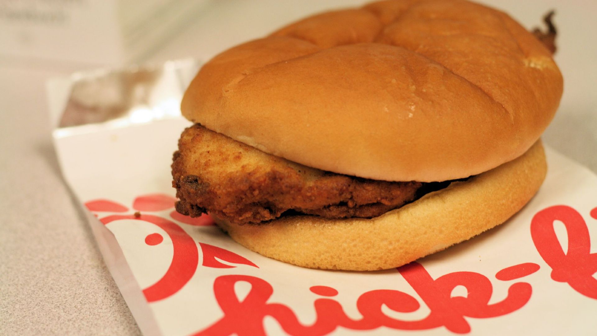 File:ChickFilA-ChickenSandwich.jpg