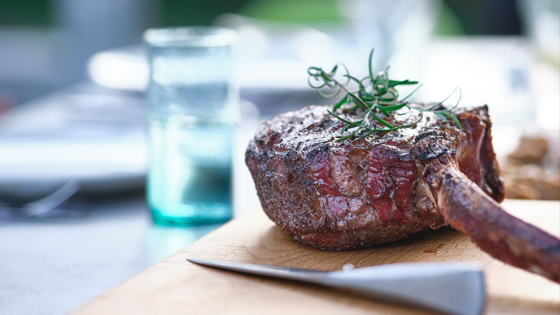 File:Tomahawk Steak 2hrs smoked.jpg