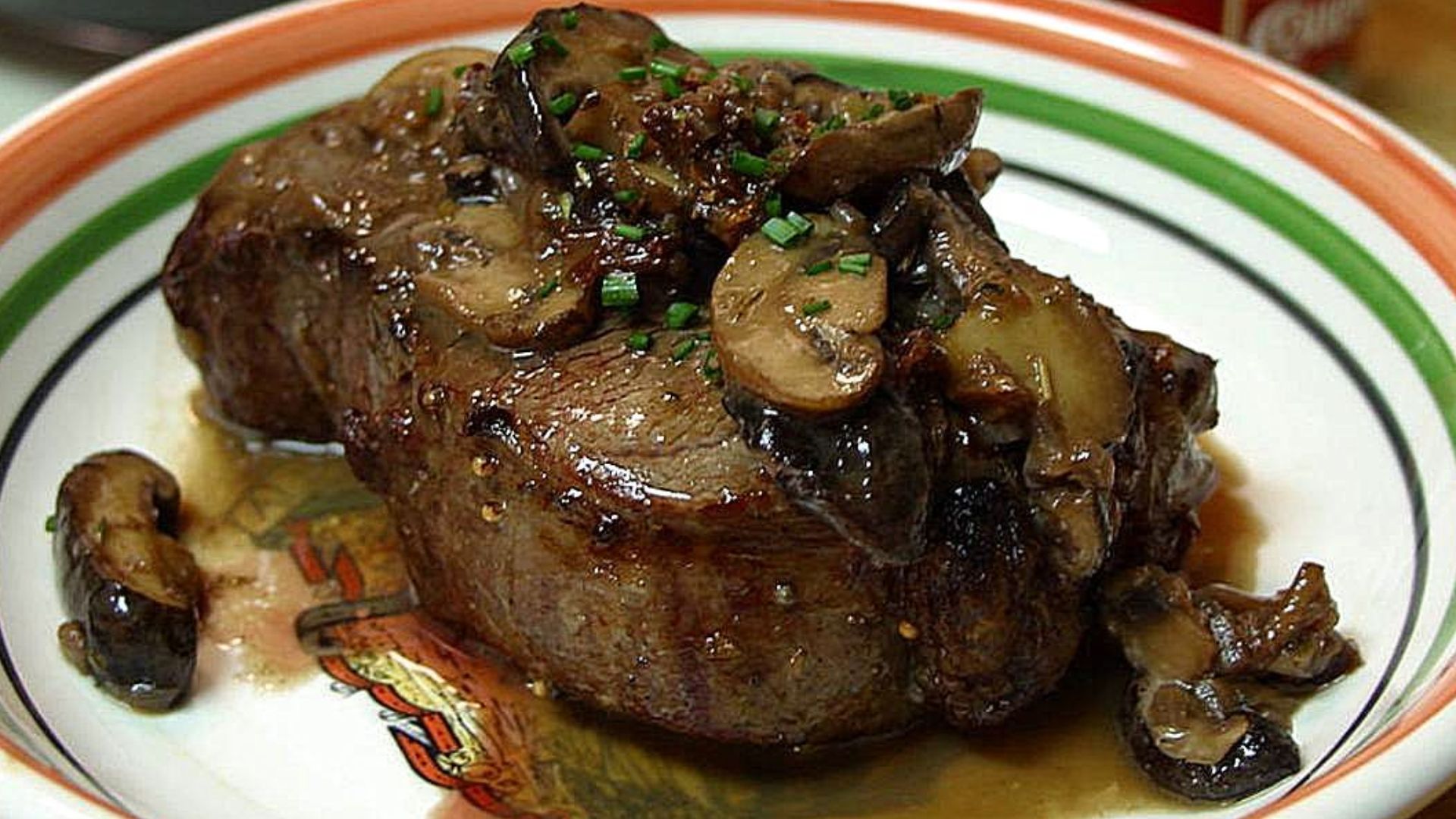 File:Steak with shitaki mushrooms.jpg