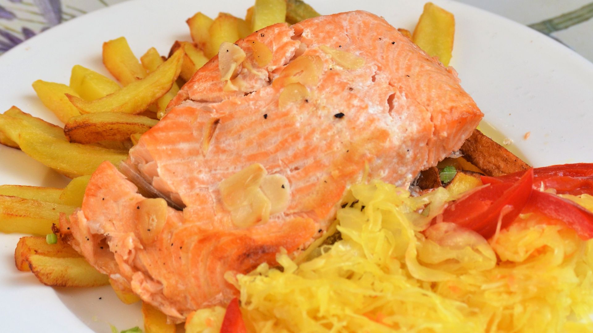 File:02021 0611 (2) Baked salmon and chips.jpg