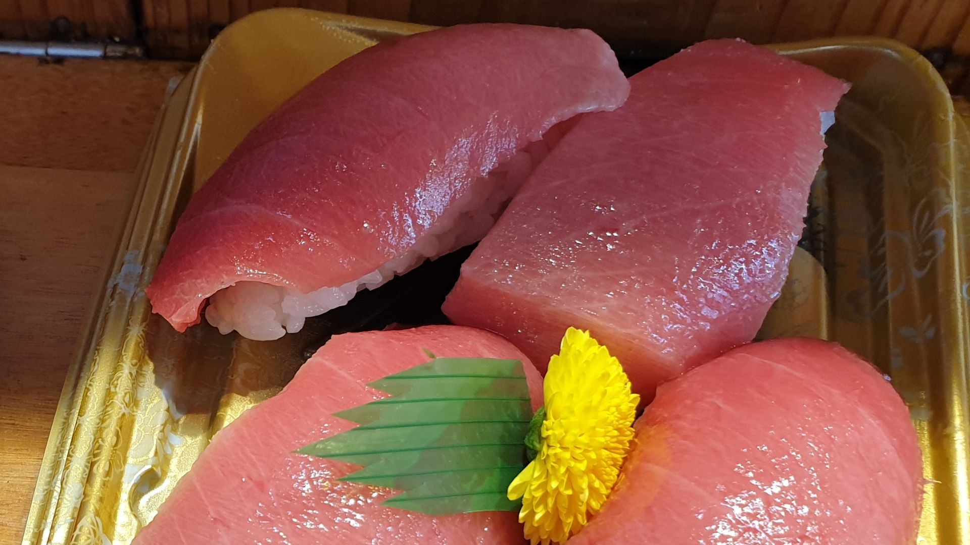 File:Chu-Toro sushi.jpg