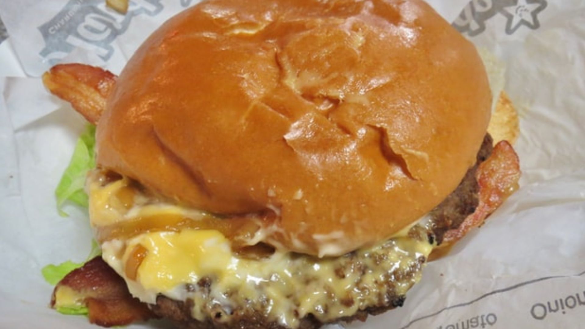File:Hardee’s and Carl’s Jr.’s All-Natural Budweiser Beer Cheese Bacon Burger (30382155534).jpg