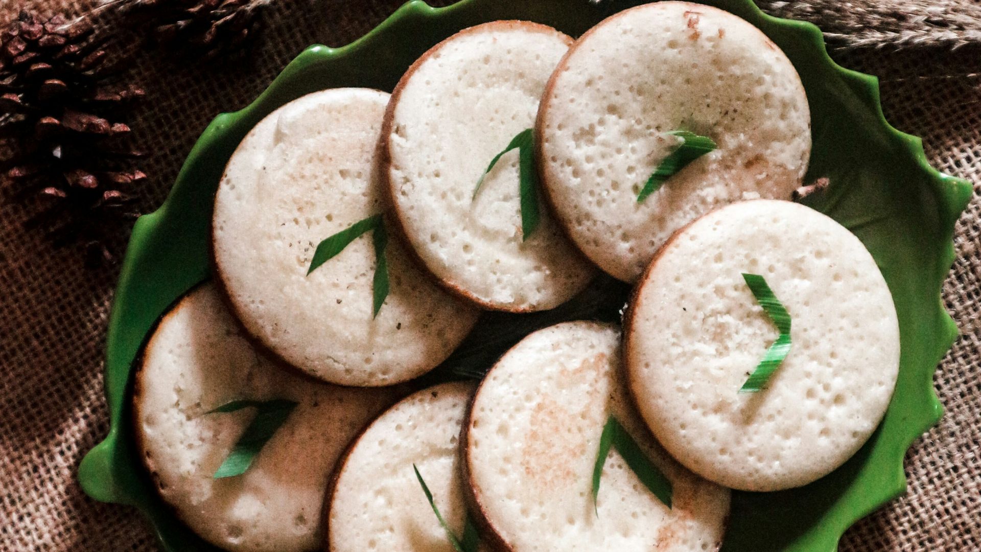 sliced bread on green ceramic plate
