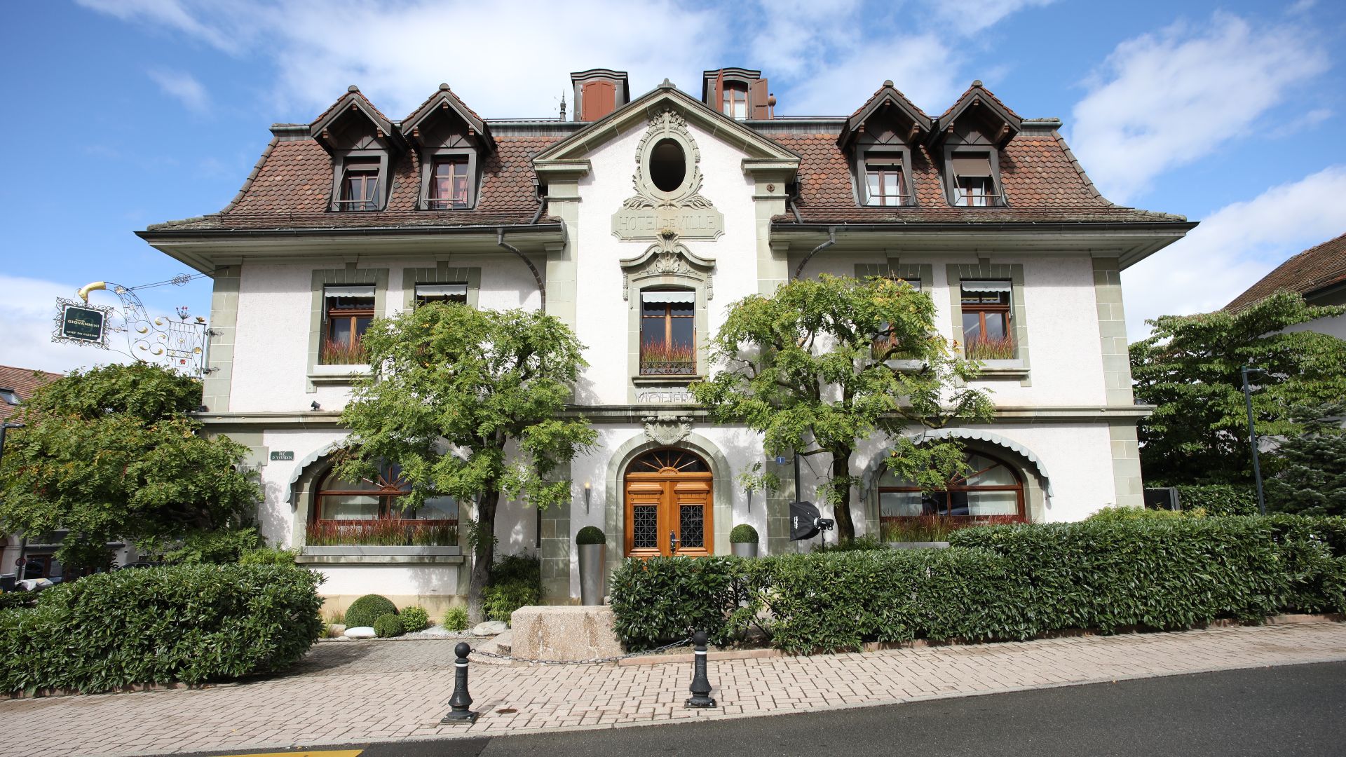 File:Hotel de ville été (2).jpg