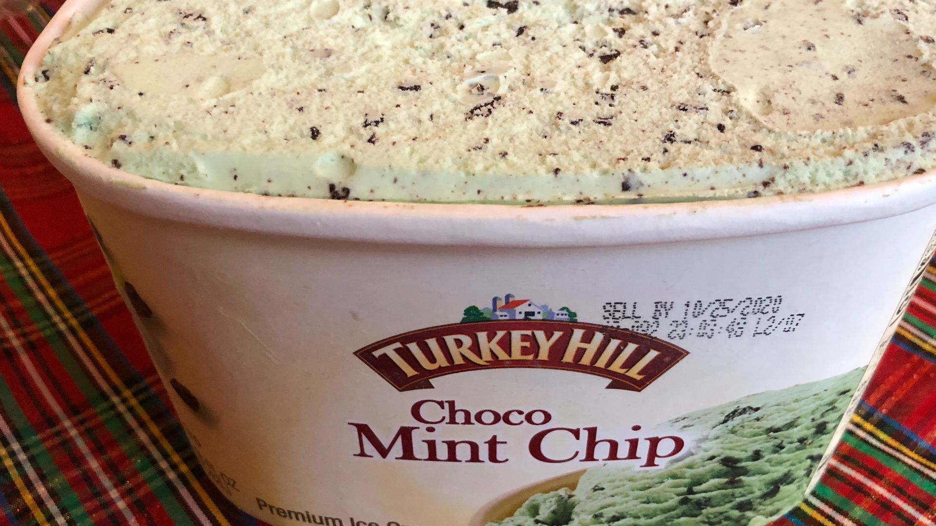 File:2019-11-28 15 51 51 A tub of Turkey Hill Choco Mint Chip Premium Ice Cream in the Parkway Village section of Ewing Township, Mercer County, New Jersey.jpg