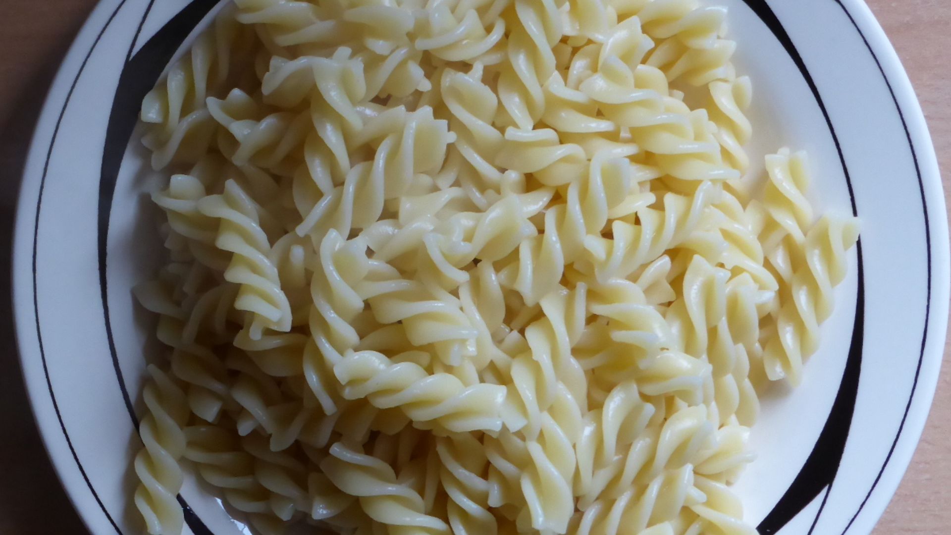 File:Cooked-Fusilli-on-plate-1.jpg