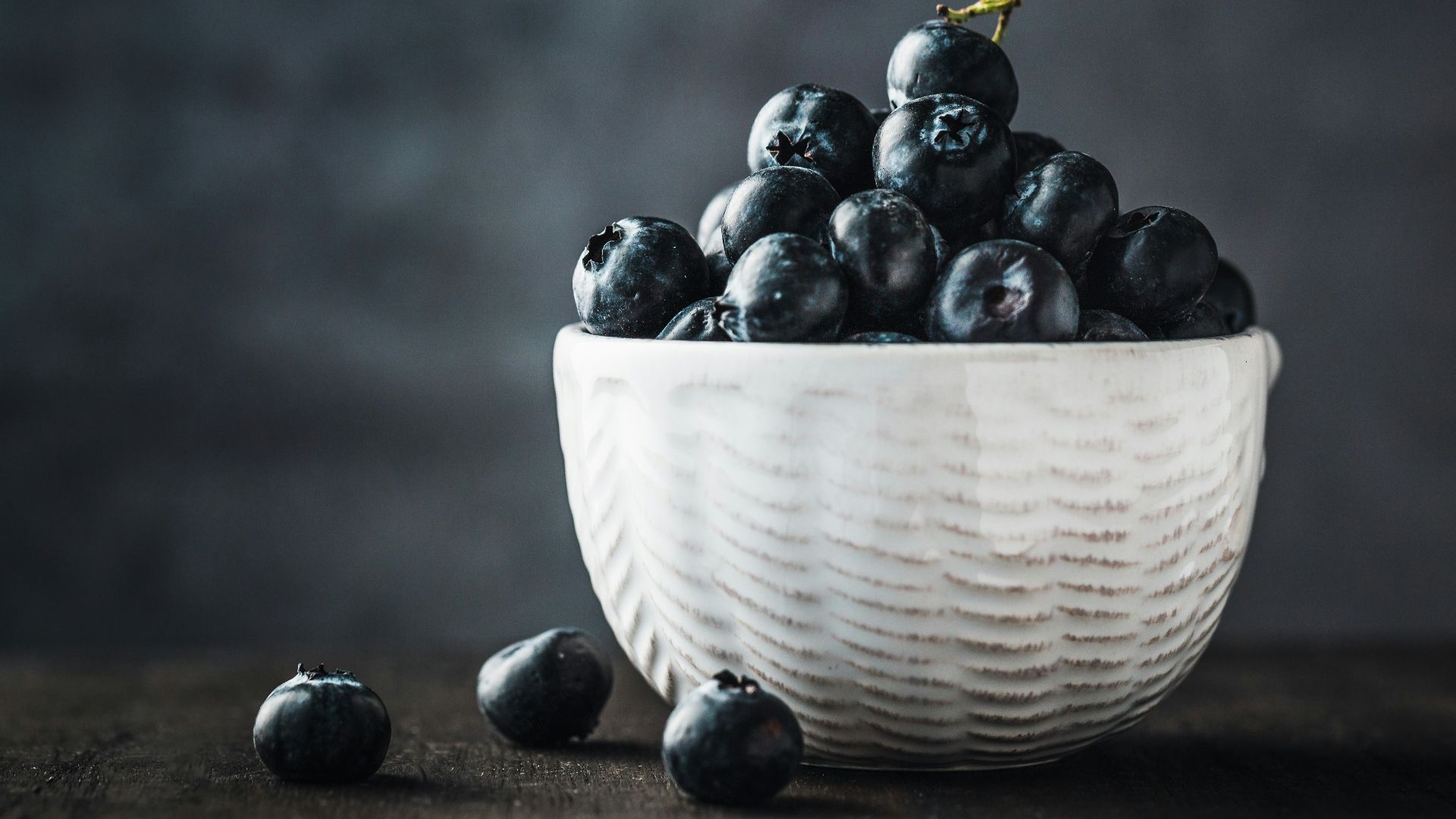 bowl of blueberries
