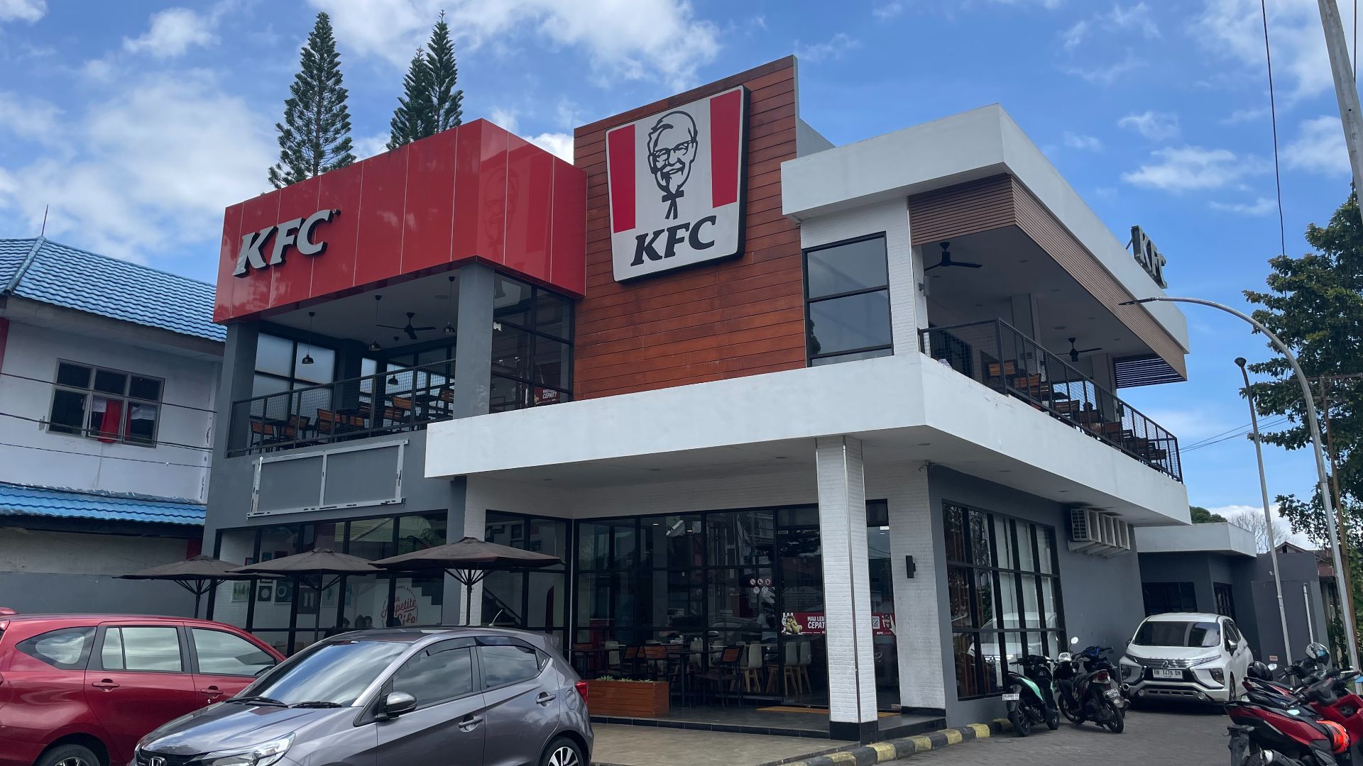 File:KFC outlet in Tondano, North Sulawesi.jpg
