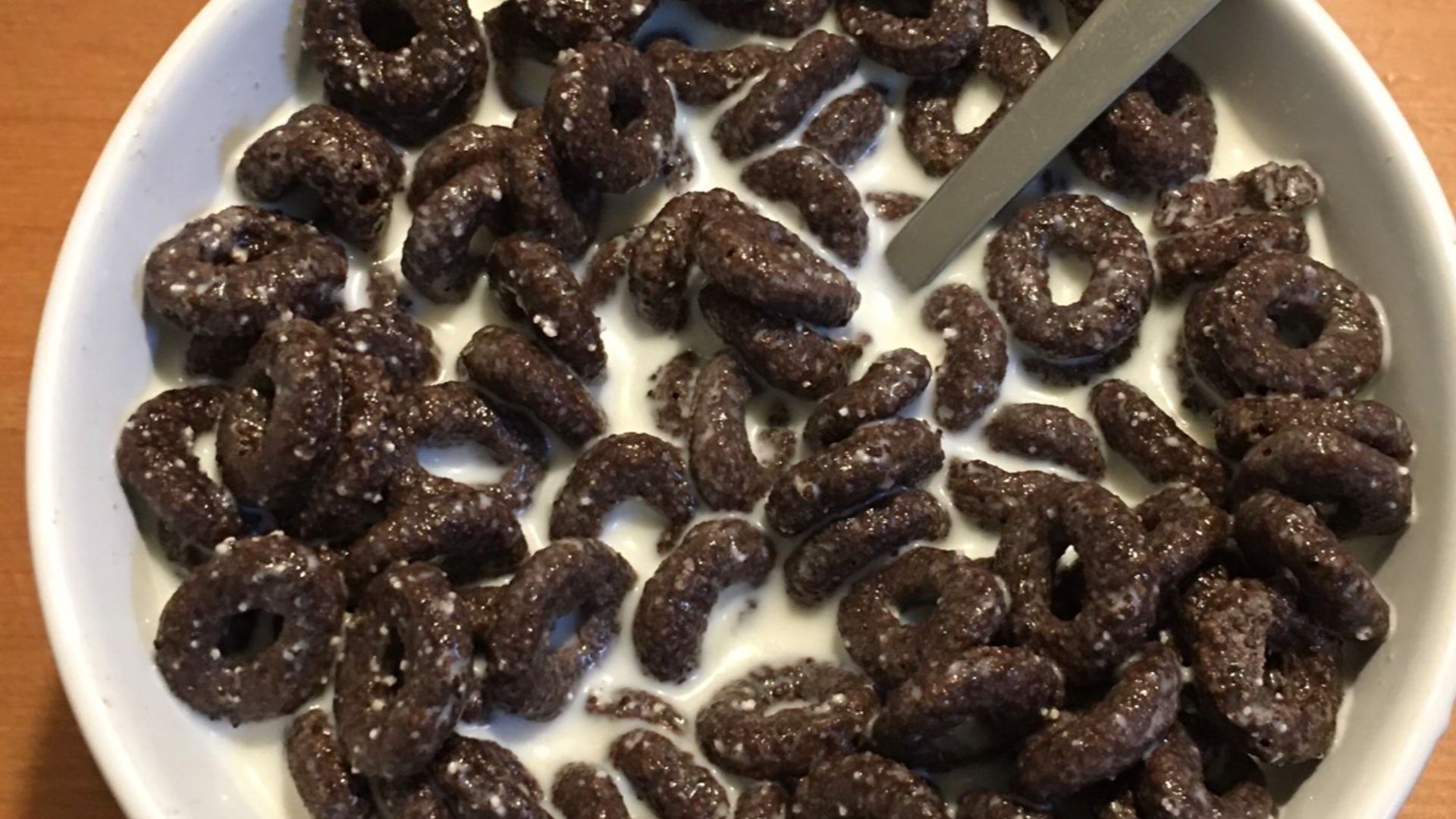 File:Post Oreo O's, with milk.jpg