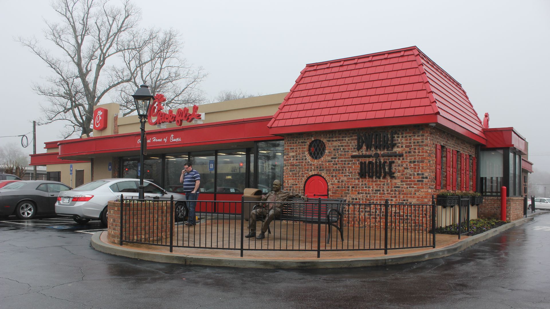 File:Chick Fil A Dwarf House, Hapeville, Georgia (17922088030).jpg