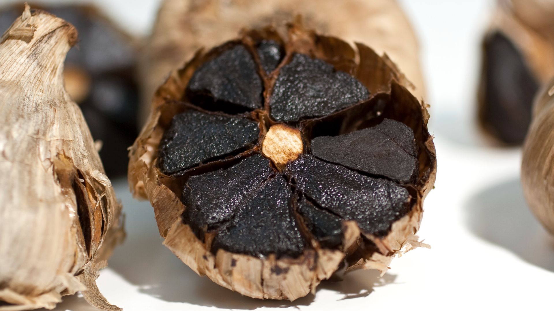 File:Black garlic.jpg