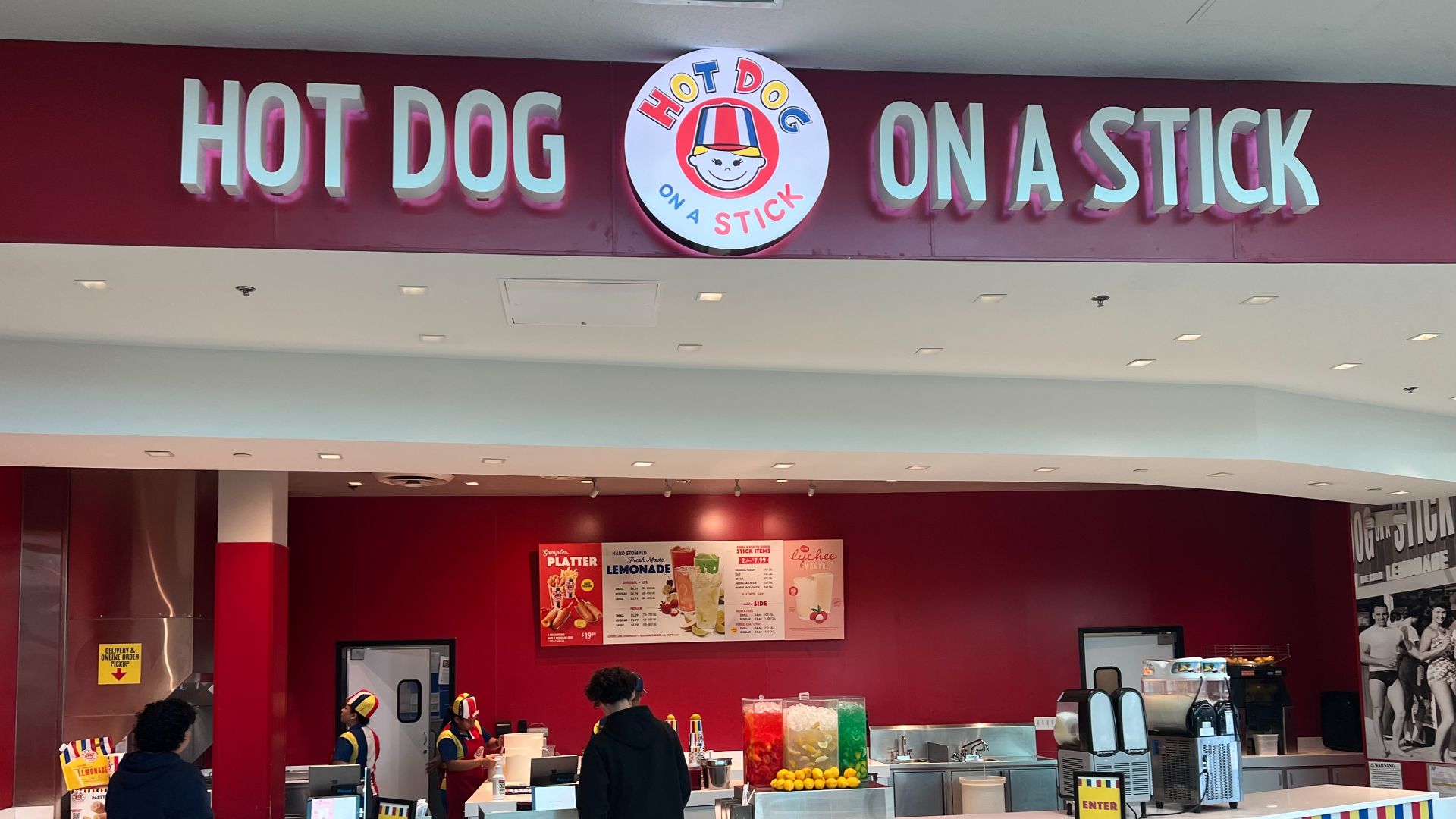 File:Hot Dog on a Stick Vintage Faire Mall Modesto, California.jpg