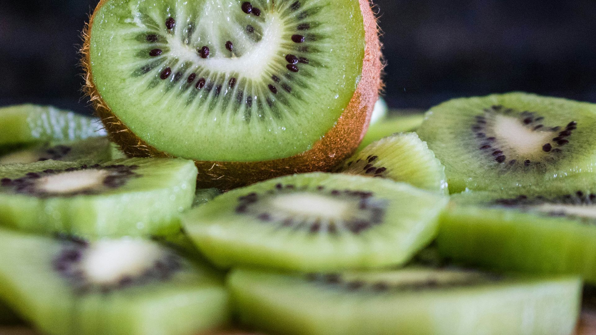 sliced Kiwi fruit