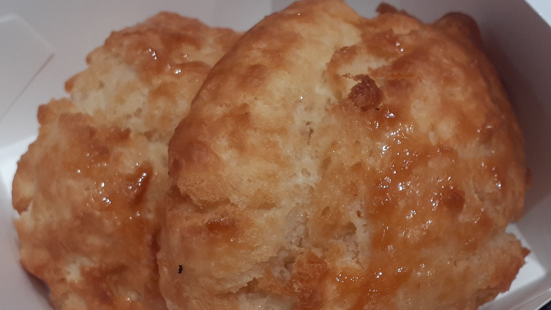 File:HK SKD TKO Tseung Kwan O 日出康城 the Lohas Park mall shop 肯德基 KFC Restaurant breakfast food Honey biscuit October 2021 SS2 06.jpg