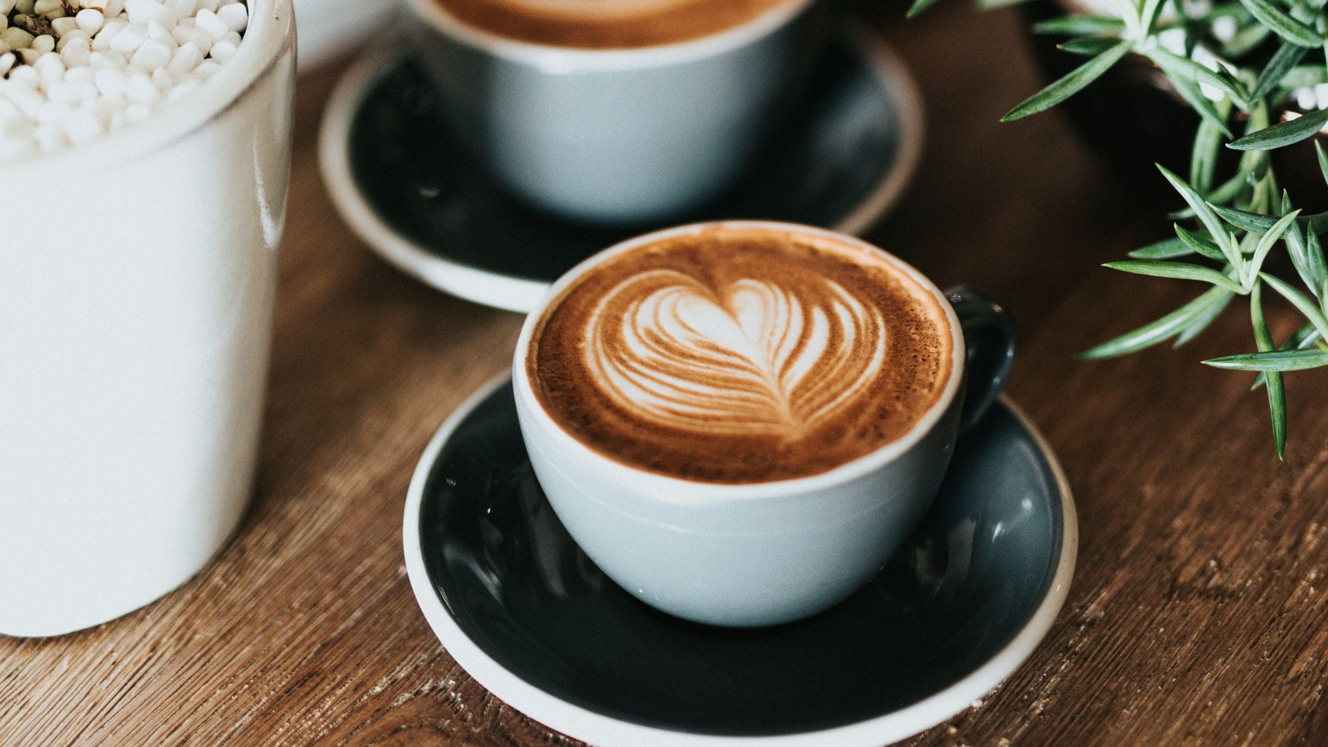 shallow focus photography of coffee late in mug on table