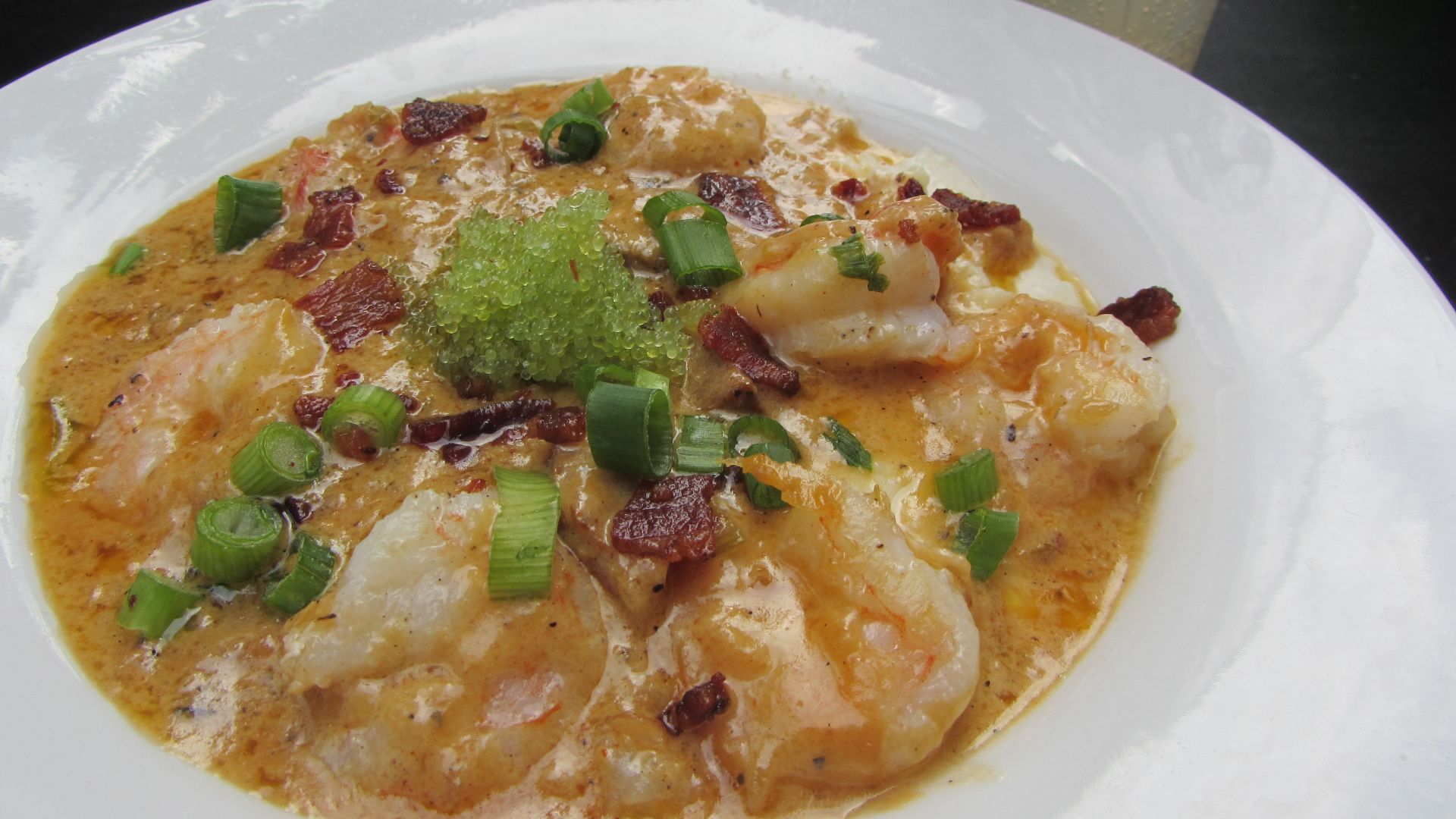 File:Shrimp and grits at the Green Goddess.jpg