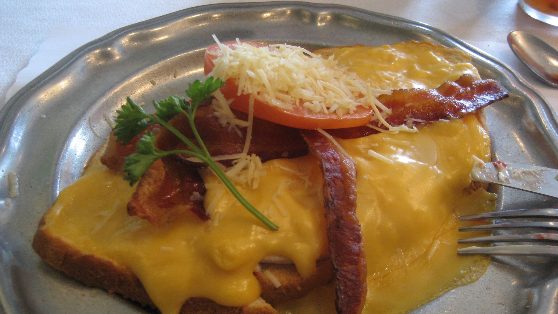 File:Hot Brown Kurtz.jpg