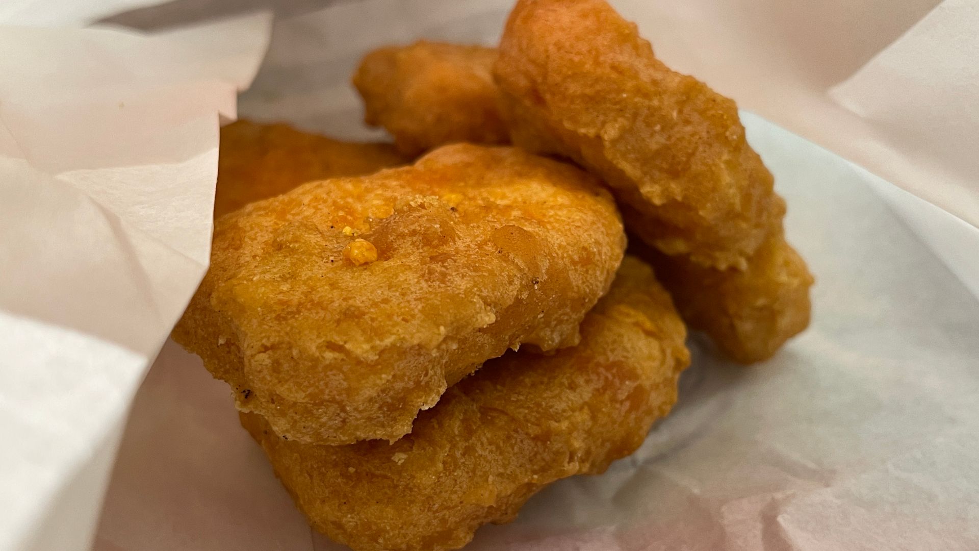 File:チーズイン チキンナゲット バーガーキング渋谷センター街店 2024年11月24日の渋谷 202411241616 IMG 1121.jpg