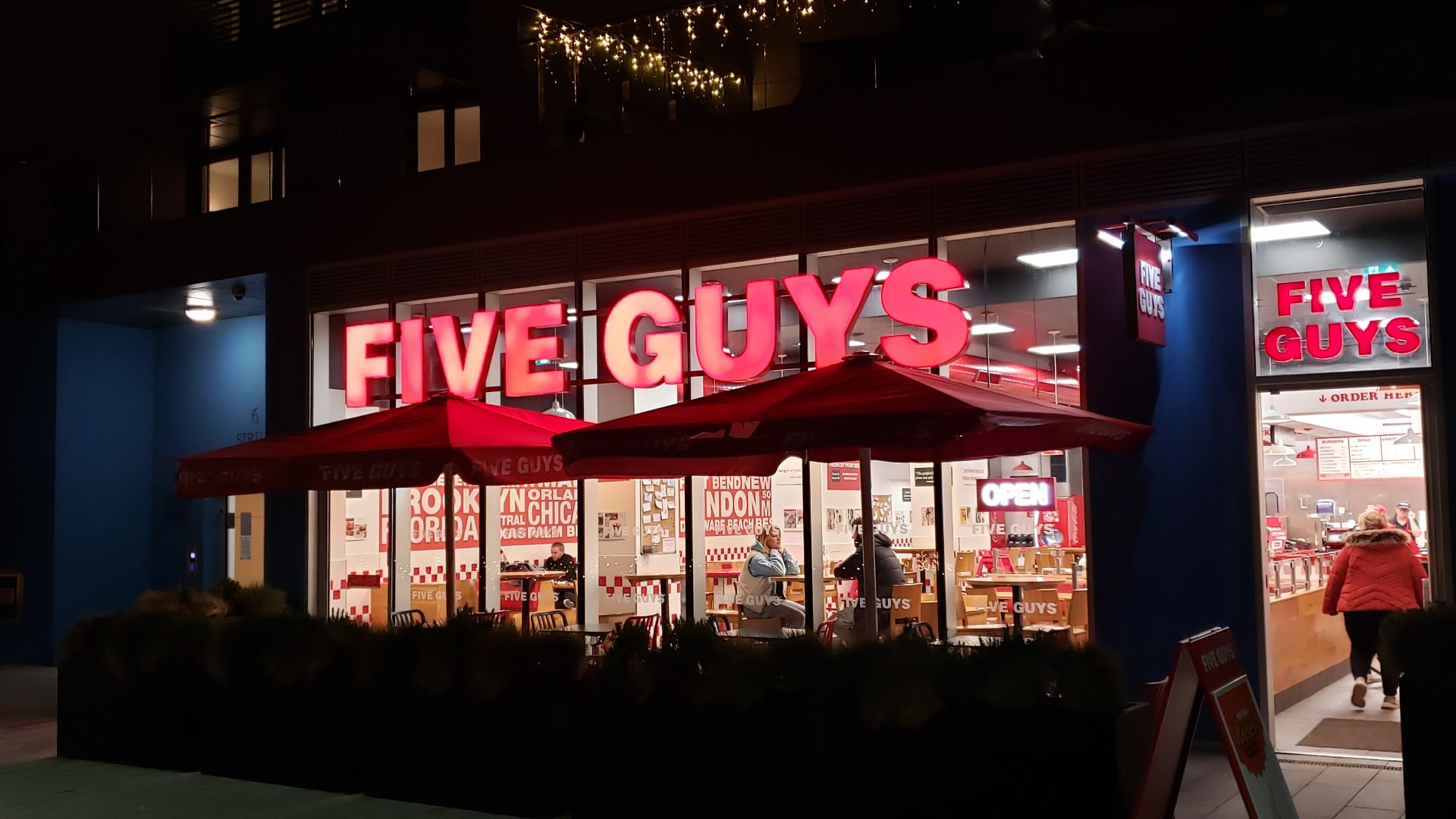 File:Five Guys Brighton Marina at night.jpg