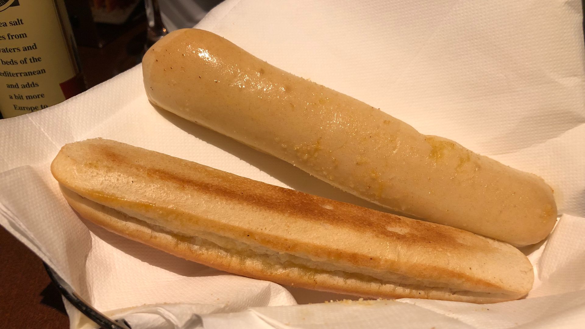 File:2020-01-24 19 48 55 Two rolls of garlic bread at the Olive Garden in Fair Lakes, Fairfax County, Virginia.jpg
