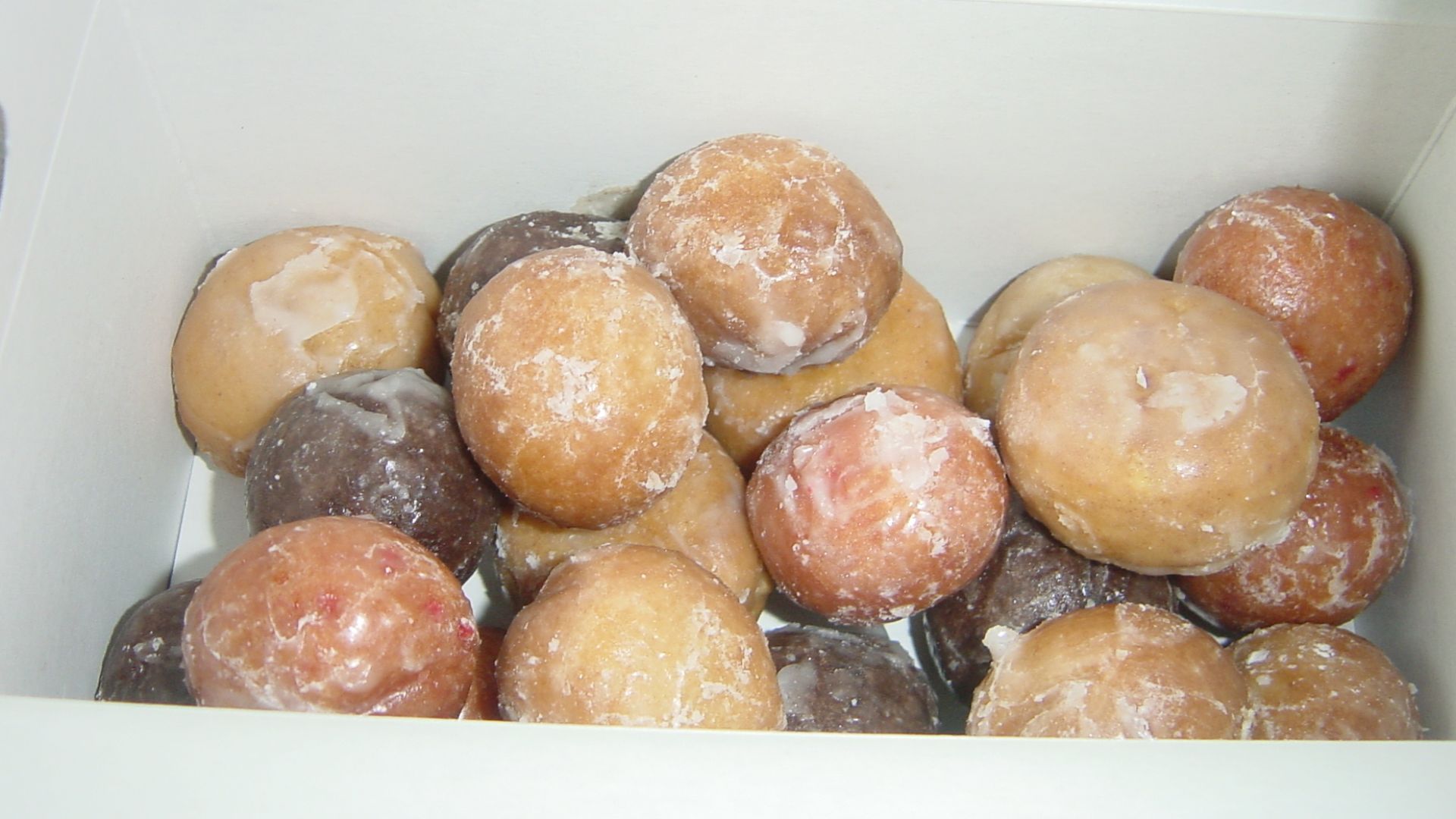 File:Tim Hortons Timbits.jpg